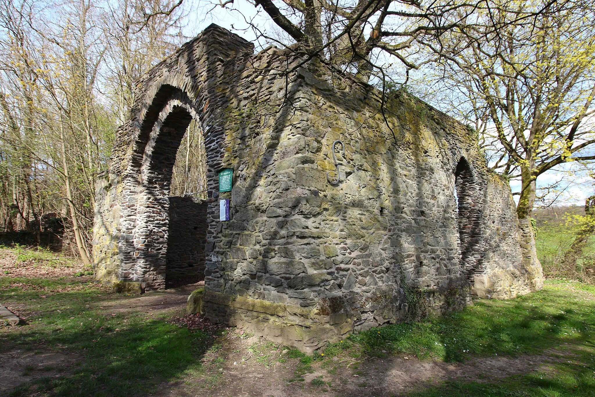 Photo showing: Ruine der Kreuzkirche, Melsbach, Landkreis Neuwied, Rheinland-Pfalz