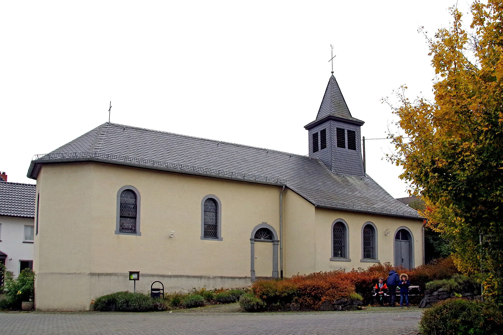 Photo showing: Mariä Geburt (Schelborn), Nordostseite mit Portal