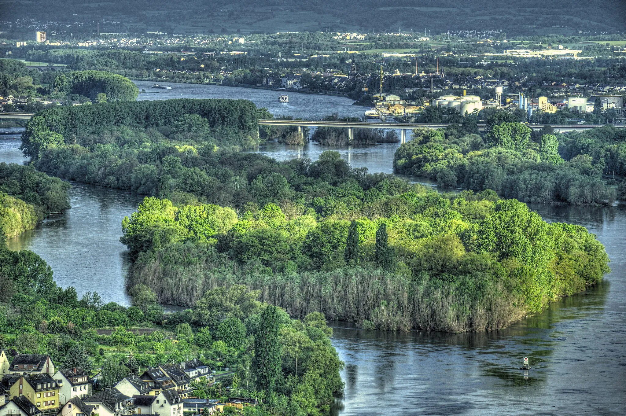 Photo showing: Insel Graswerth im Rhein bei Bendorf/Vallendar; aufgenommen vom Kaiser-Friedrich-Turm in Vallendar