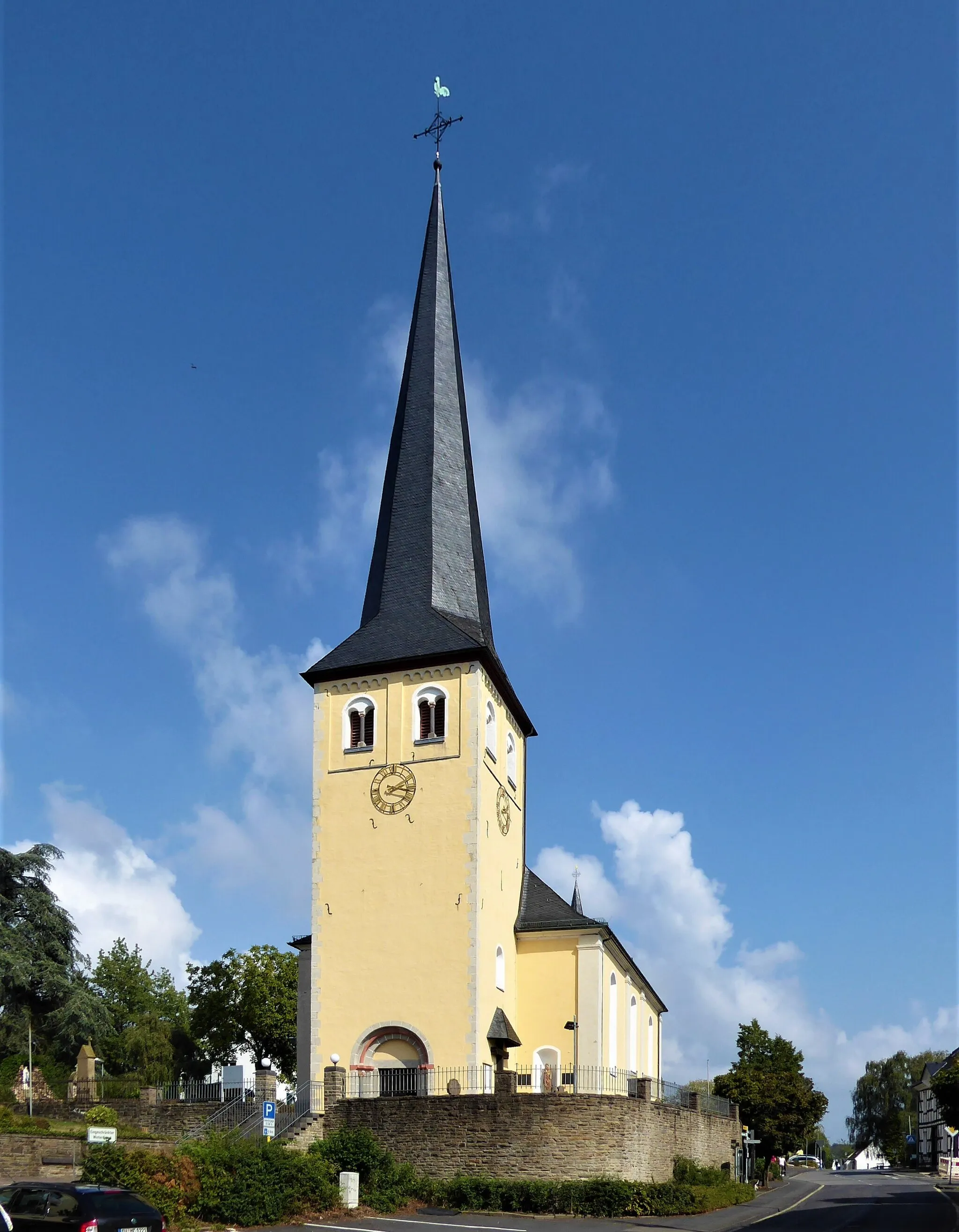 Photo showing: St. Servatius (Winterscheid)