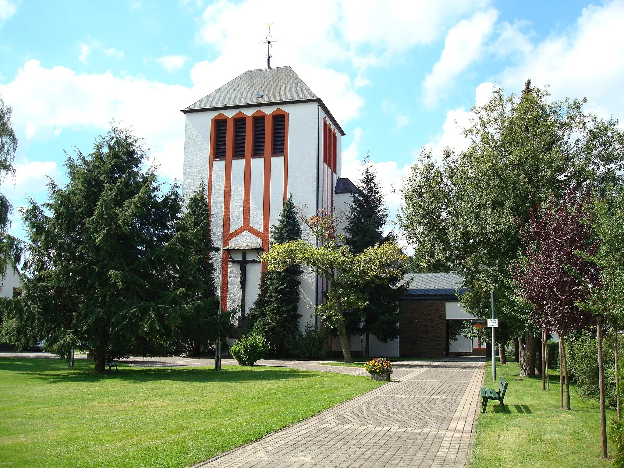 Photo showing: St. Hildegard in der Gemeinde Emmelshausen, Ansicht von Osten