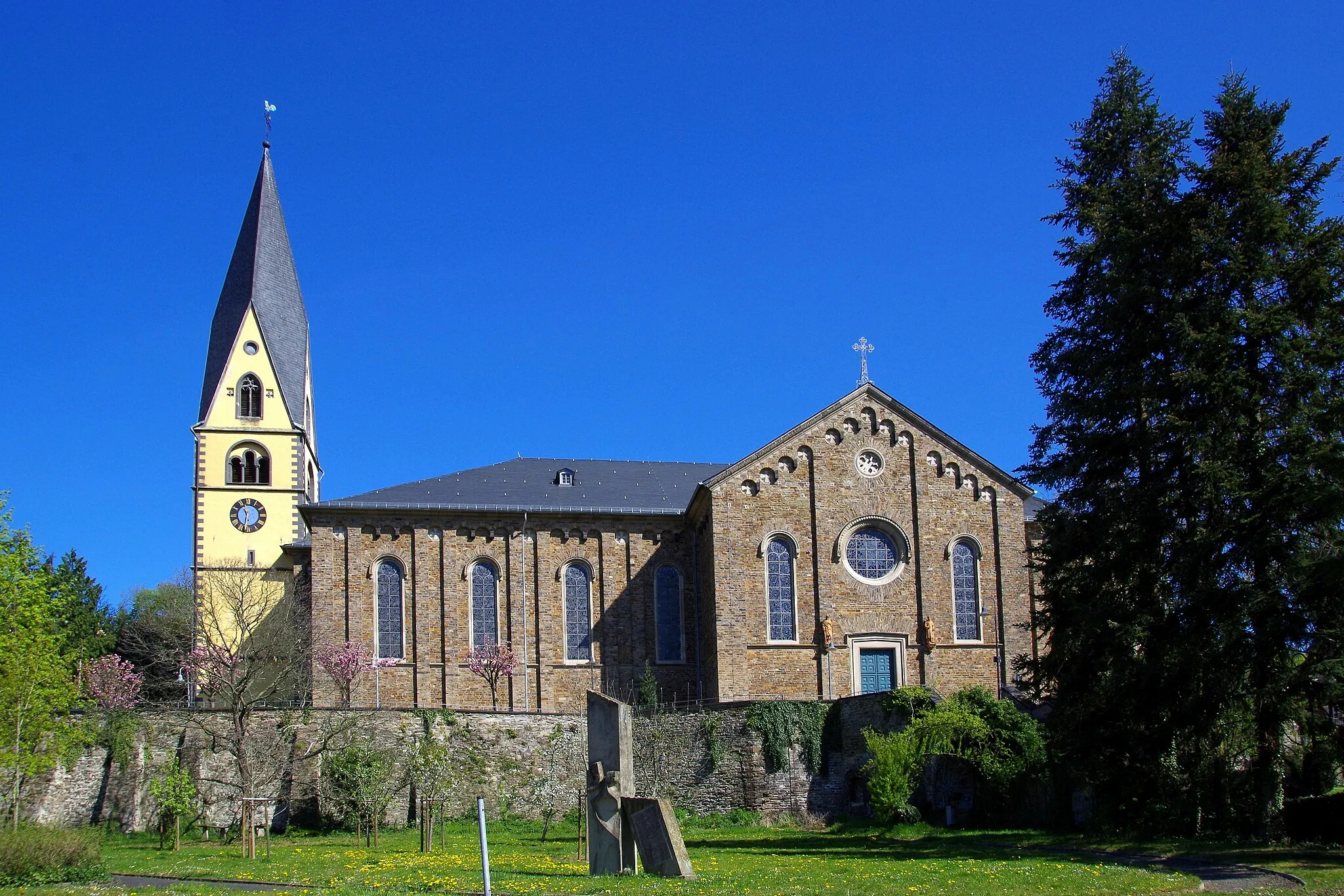 Photo showing: St. Marcellinus und Petrus (Vallendar), Südseite