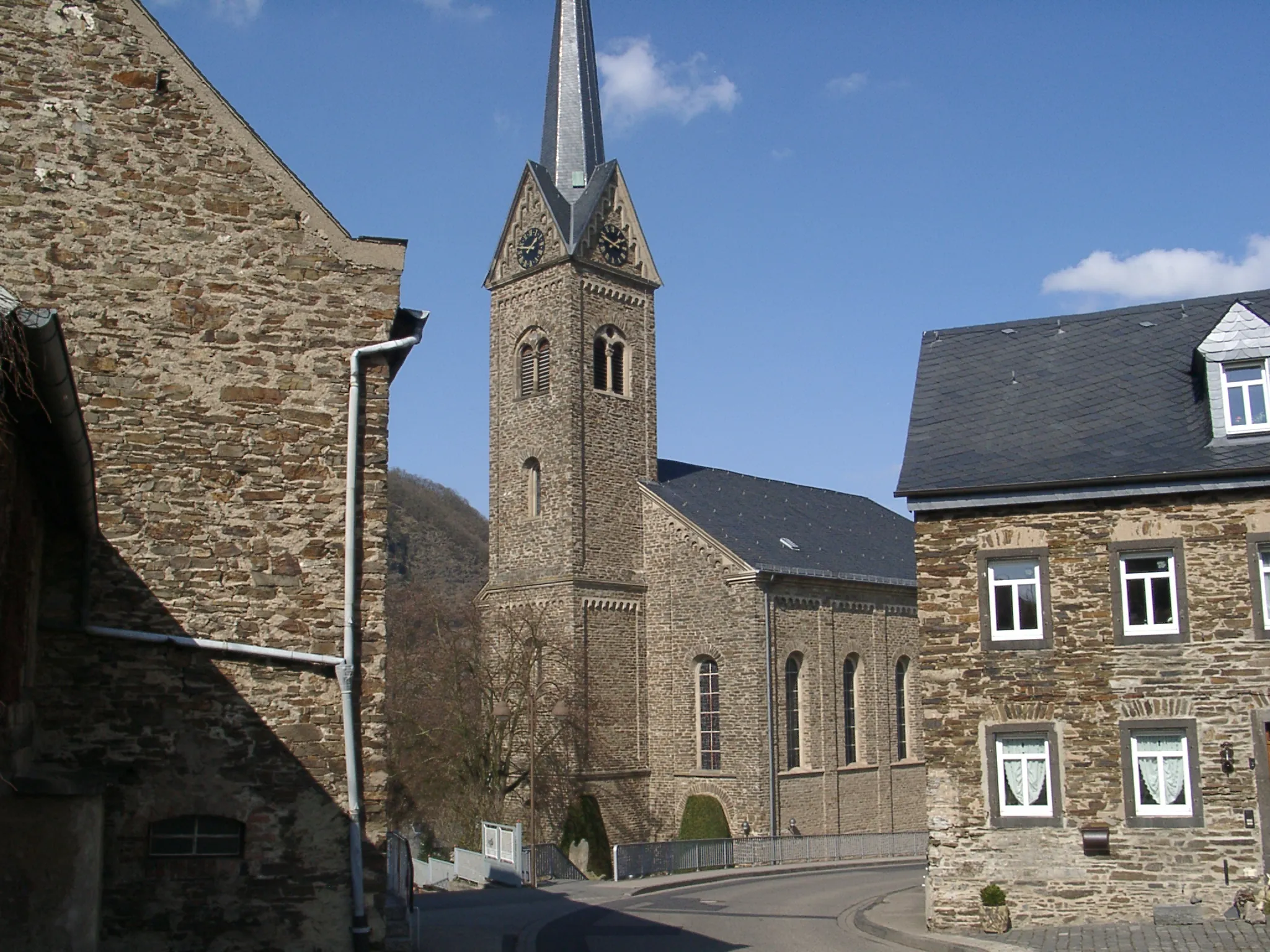 Photo showing: Dieblich: Pfarrkirche - selbst fotografiert (Klaus Graf) 23.3.2005 - Lizenz: CC-BY
