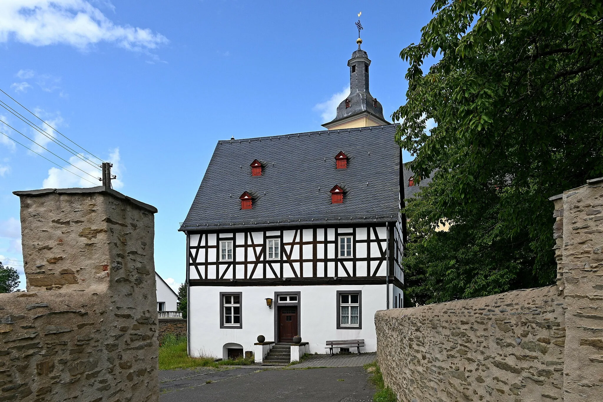 Photo showing: Herschwiesen, Pankratiusring 6, ehemaliges Pfarrhaus (17. Jh.), Rückseite