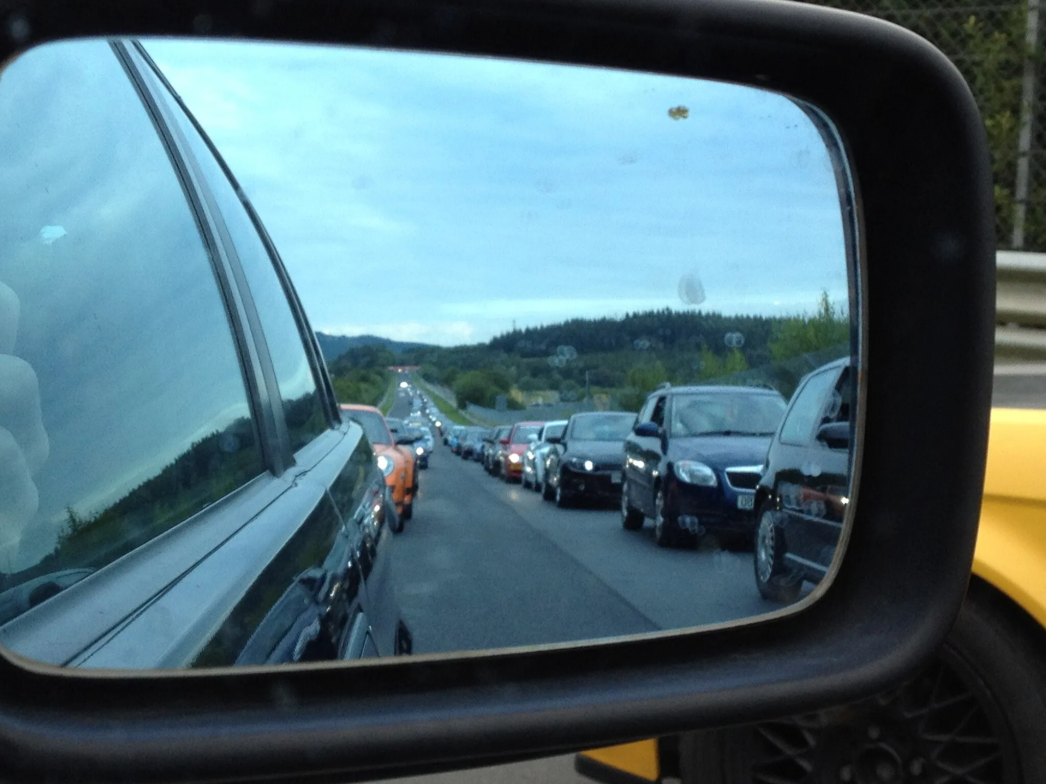 Photo showing: File op de Nürburgring Nordschleife