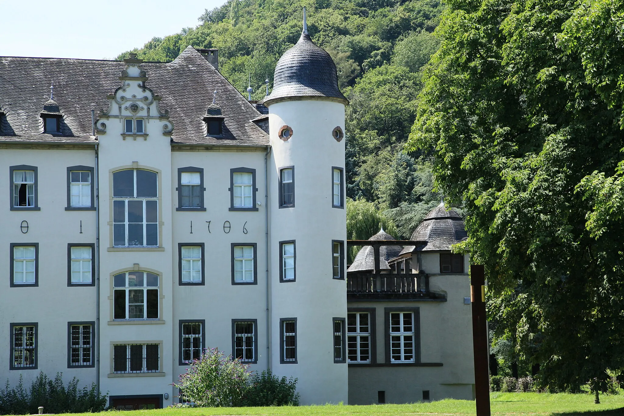 Photo showing: Schloss Burg Namedy, Schlossstraße in Andernach