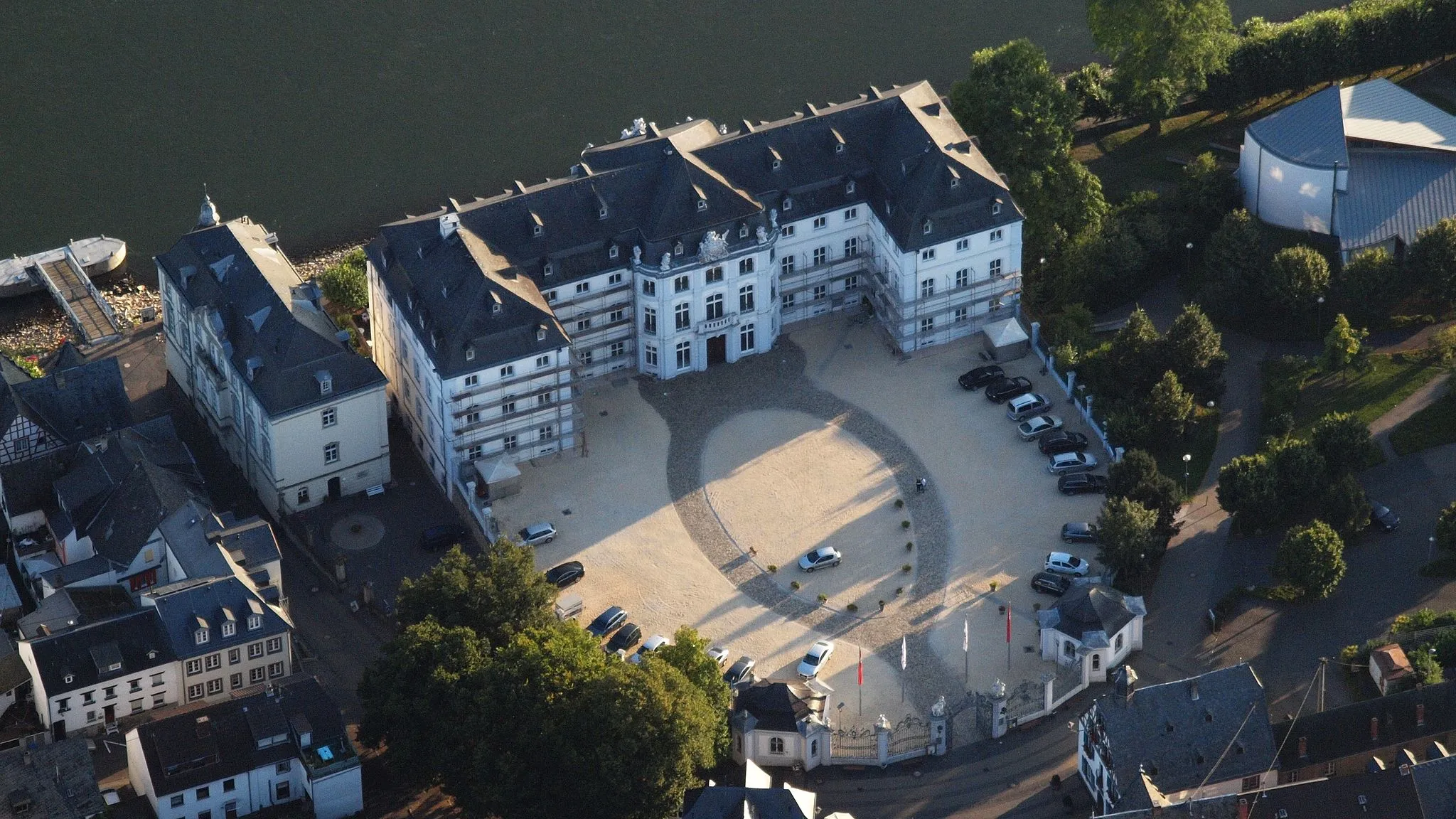 Photo showing: Schloss Engers: Luftaufnahme aus östlicher Richtung