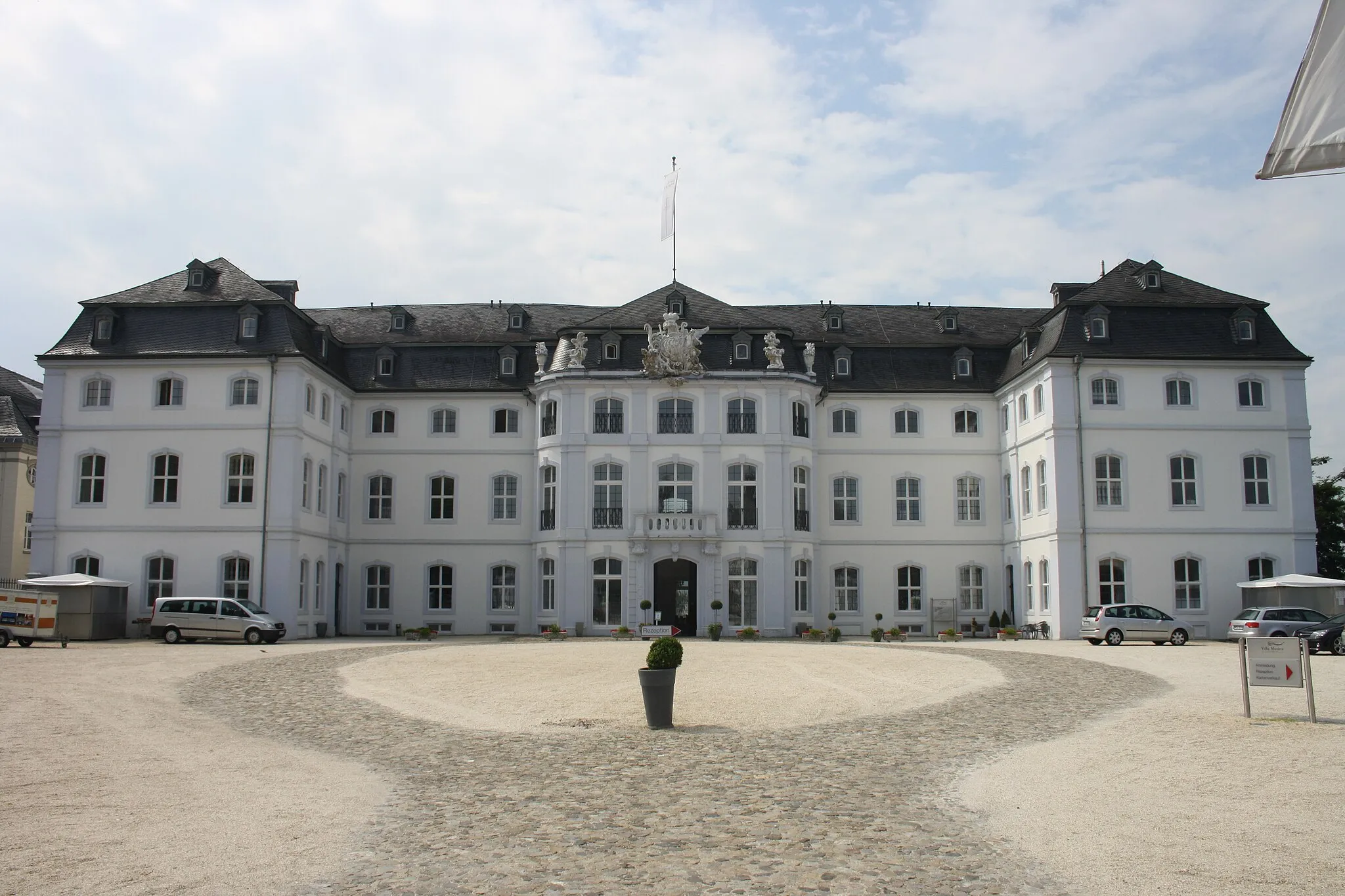 Photo showing: Neuwied-Engers, Germany. Castle of the former prince-electors of Trier, view from North.