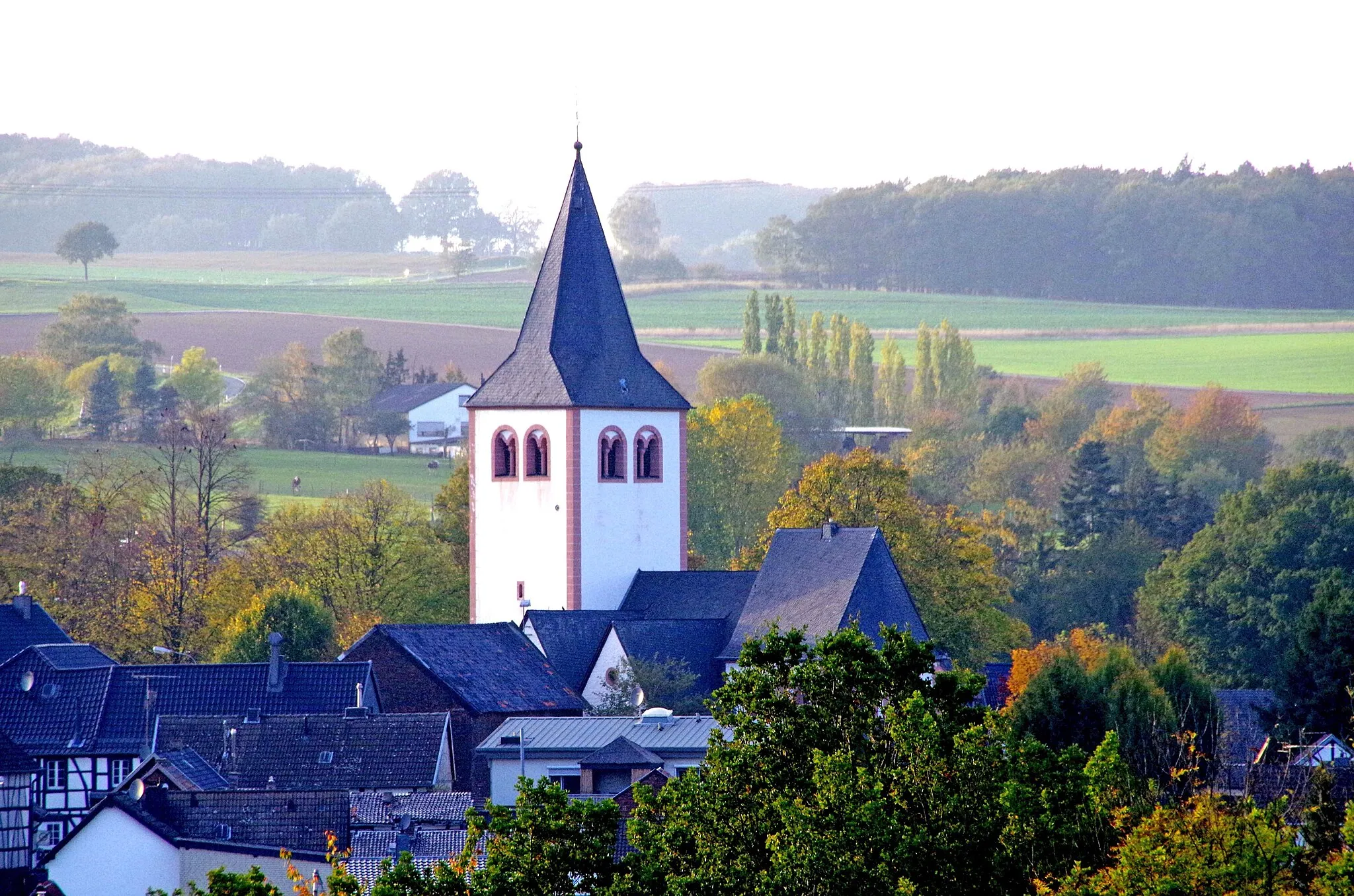 Photo showing: Glehn (Mechernich), Ortskern mit Kirche von Südosten
