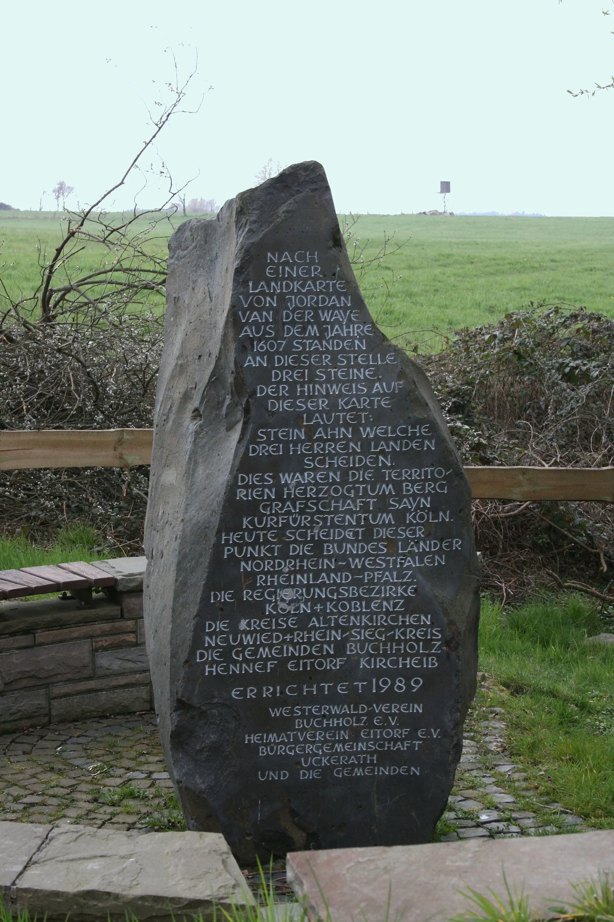 Photo showing: Denkmal Dreiherrenstein (1989) in Meisenbach, Hennef (Sieg)