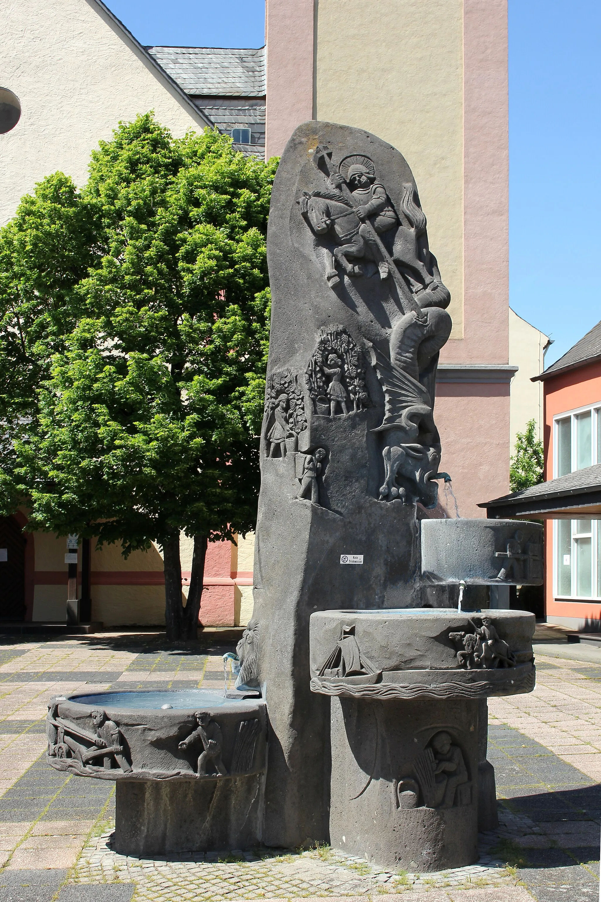 Photo showing: Brunnen von Paul Milles auf dem Kirchplatz von Urmitz