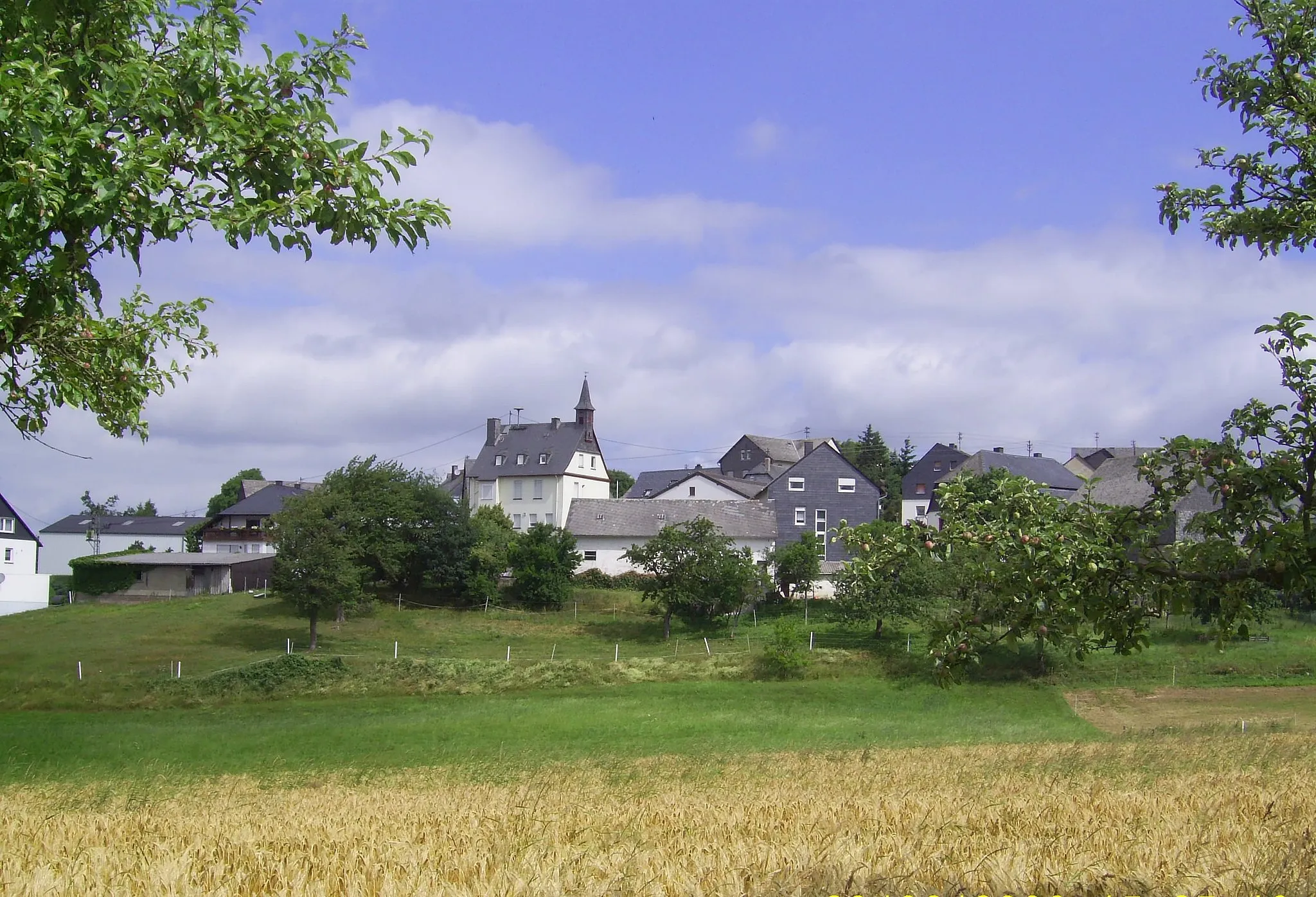 Photo showing: Village Metzenhausen in the Hunsrück landscape, Germany.