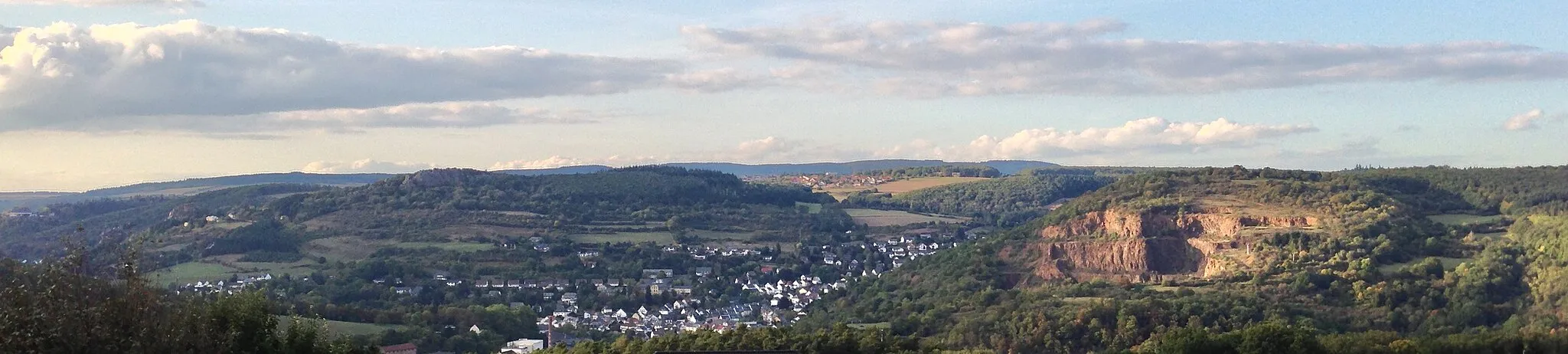 Photo showing: Ein Panorama-Foto von Kirn, vom höchstmöglichen Punkt in Kirn aufgenommen, bei dem die Füsse noch die Erde berühren.