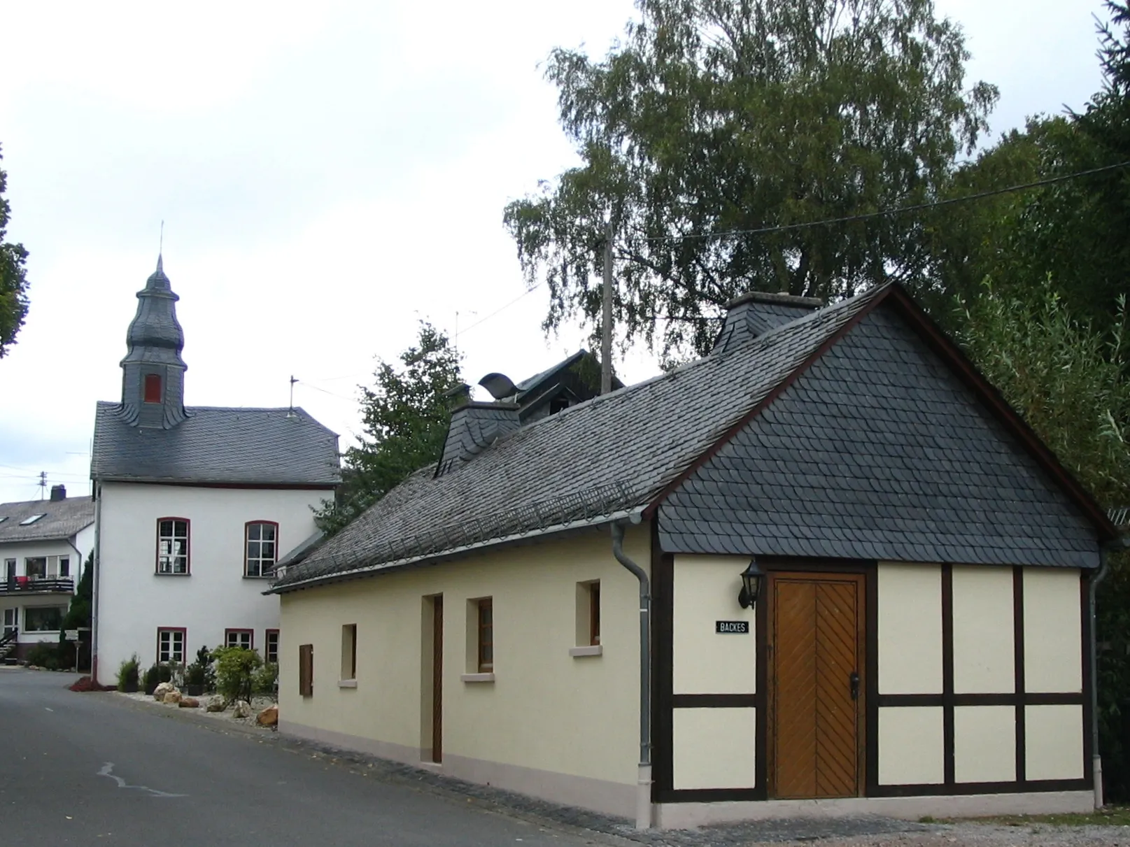 Photo showing: Backhaus und ev. Kapelle Niederkumbd