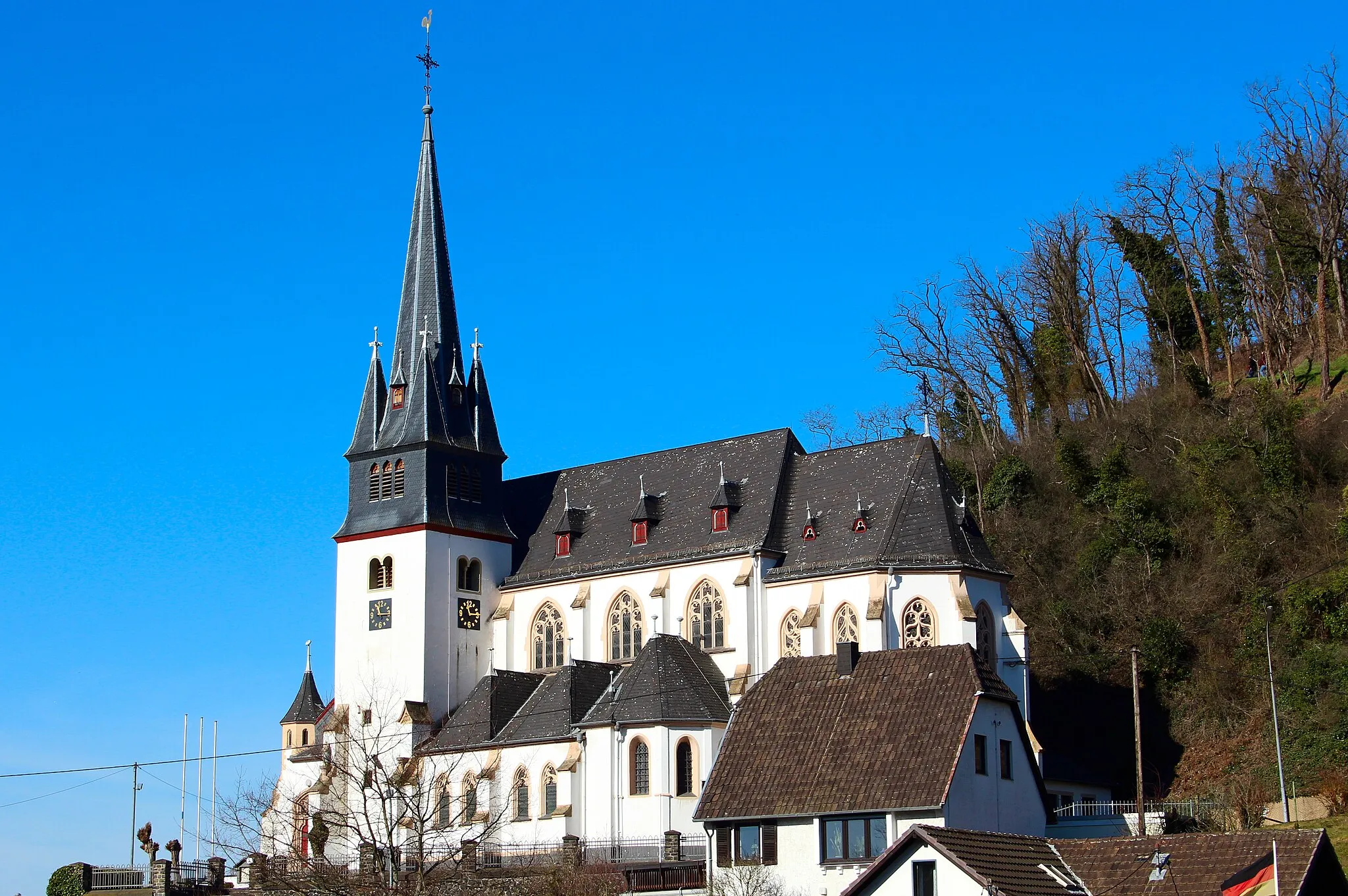 Photo showing: Kirche St. Walburgis, Leubsdorf am Rhein