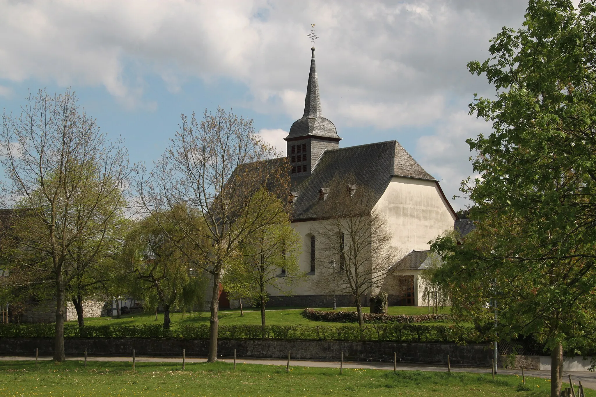 Photo showing: Großholbach, kath. Pfarrkirche Heilige Dreifaltigkeit