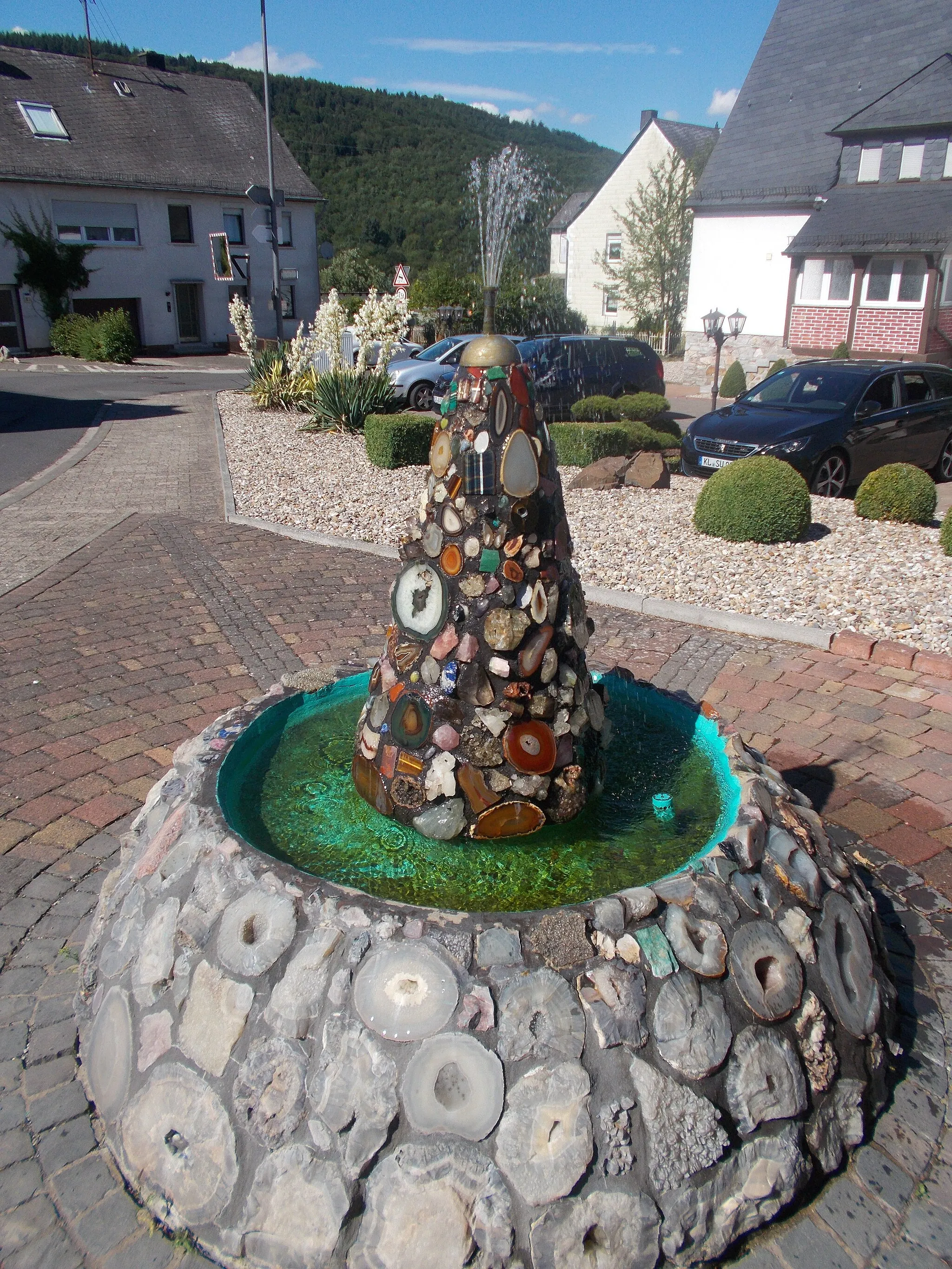 Photo showing: Edelsteinbrunnen in Kirschweiler