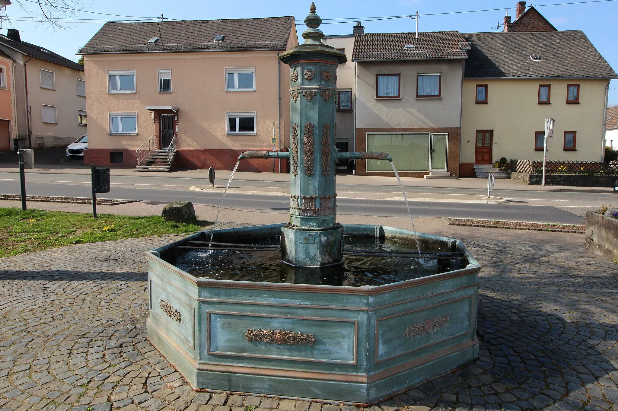 Photo showing: Gusseiserner Brunnen (Nentershausen, Westerwald)