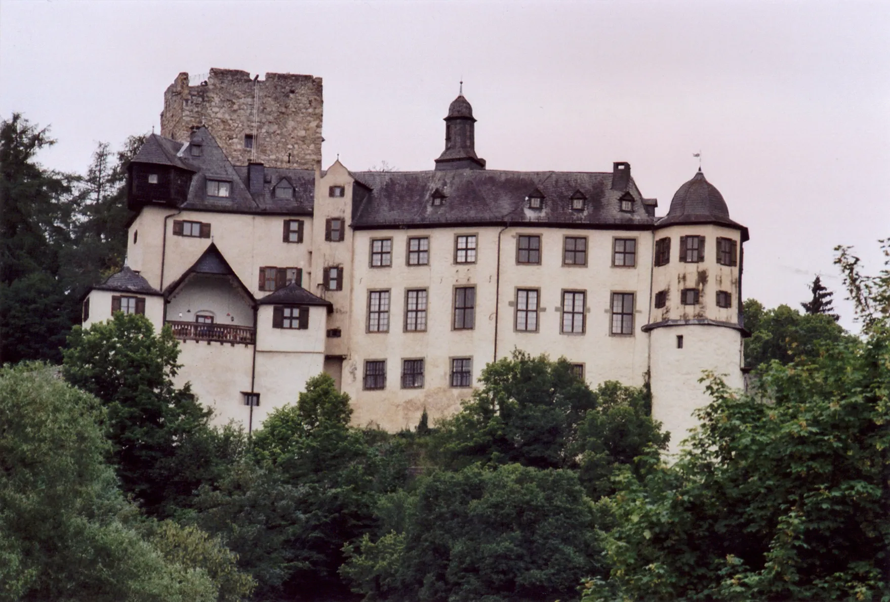 Photo showing: Nordostseite der Burg Hohlenfels