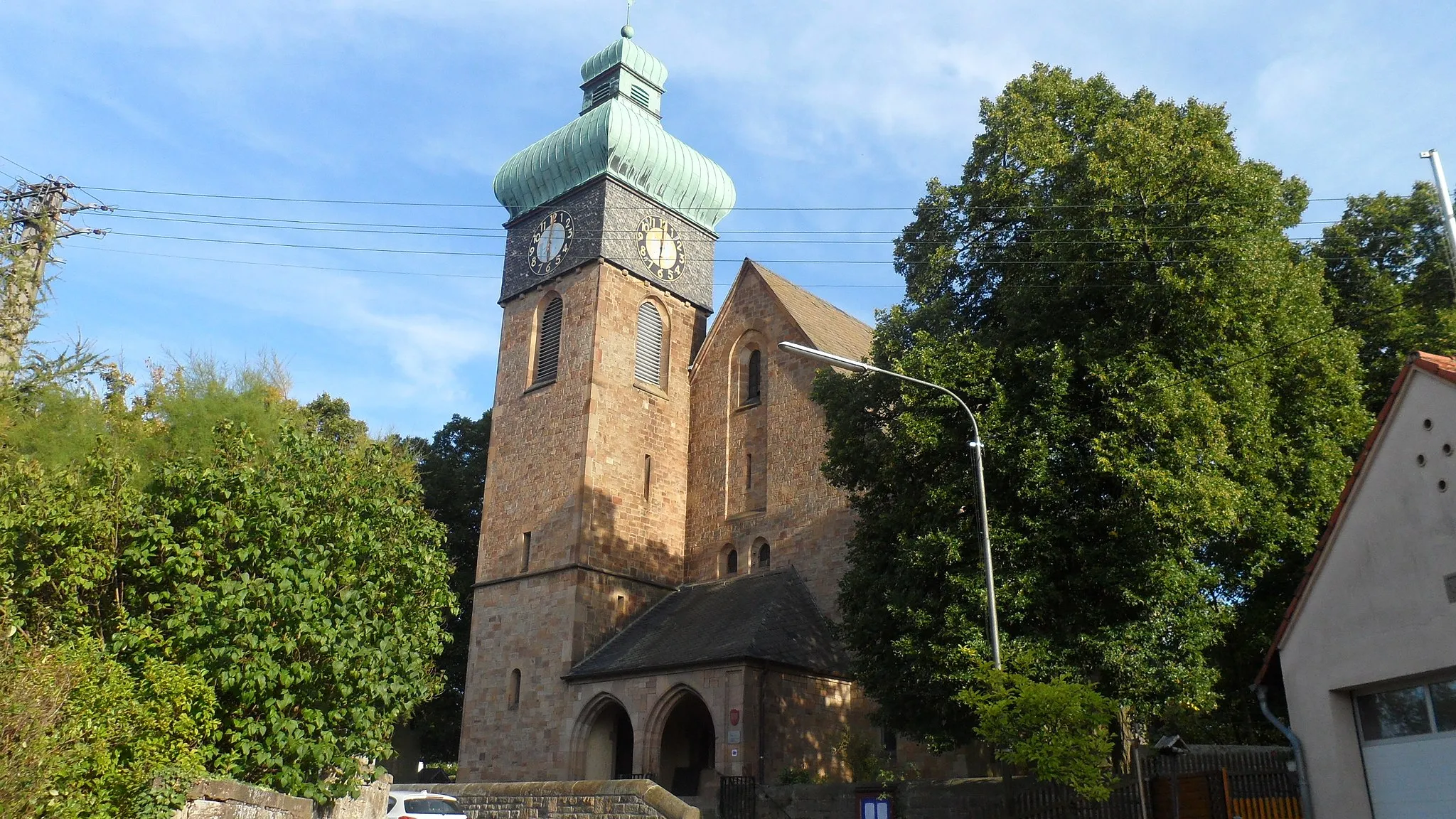 Photo showing: Evangelische Pfarrkirche; gotisierender Sandsteinquaderbau (1980-1910)