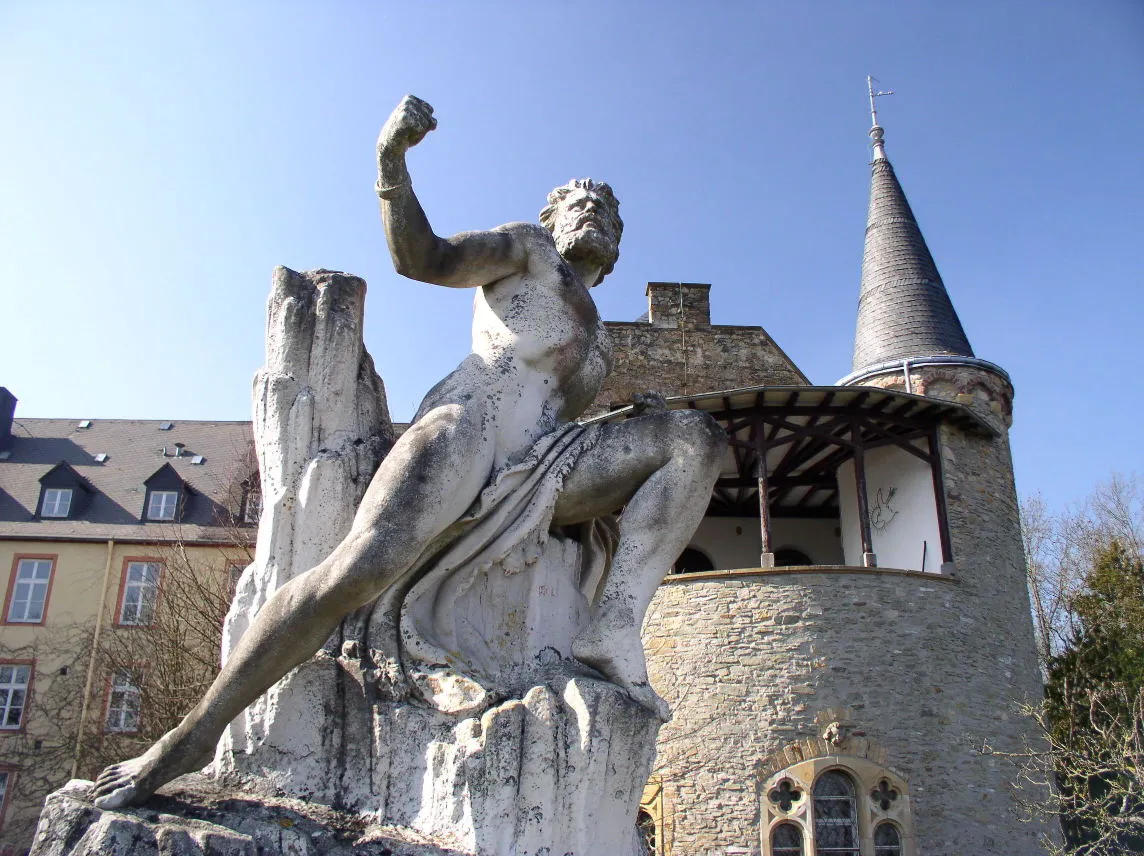 Photo showing: Prometheus von Robert Cauer dem Älteren im Park von Schloss Dhaun