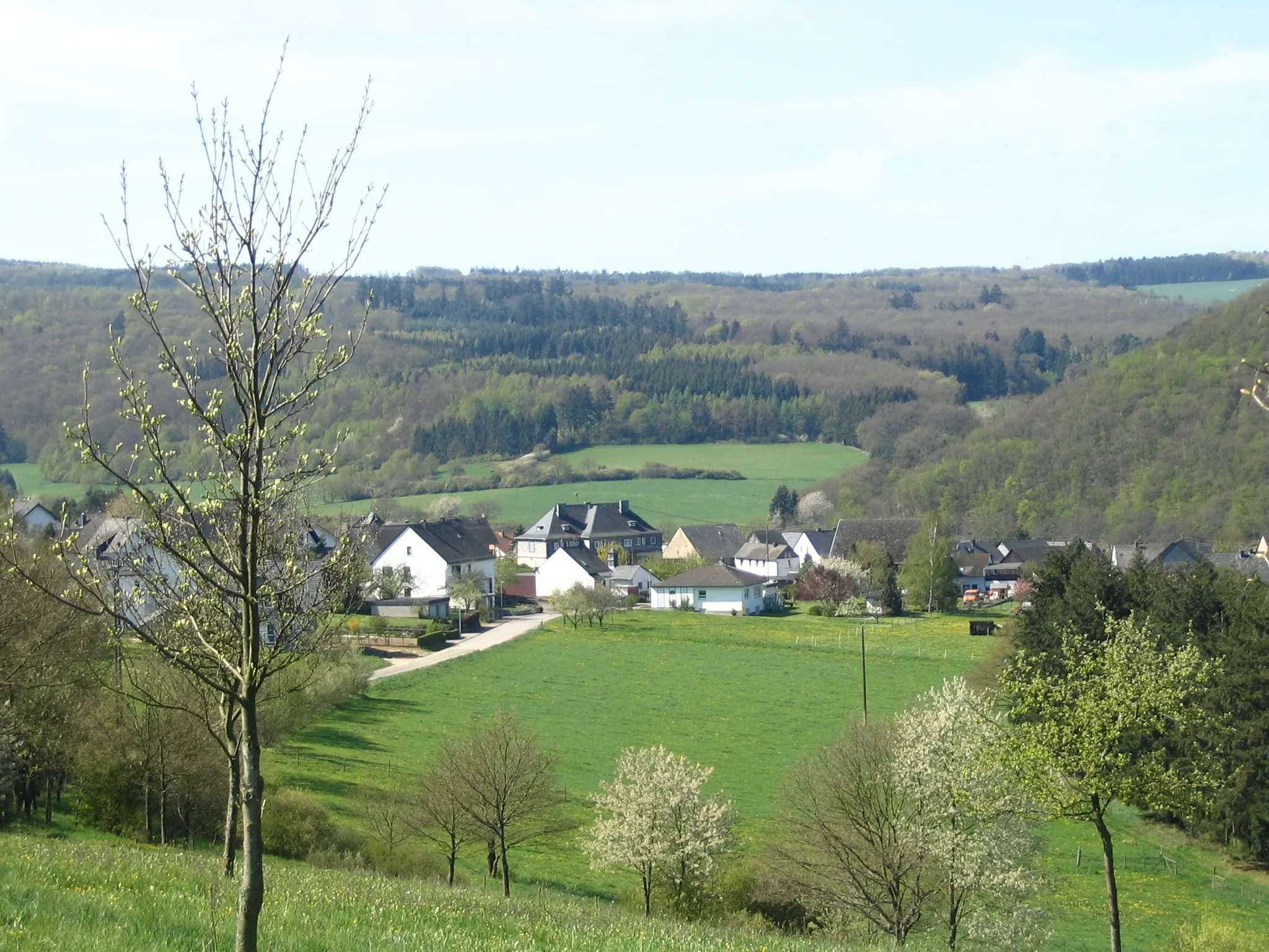 Photo showing: Blick von Osten auf Gehlweiler, Rhein-Hunsrück-Kreis, Rheinland-Pfalz