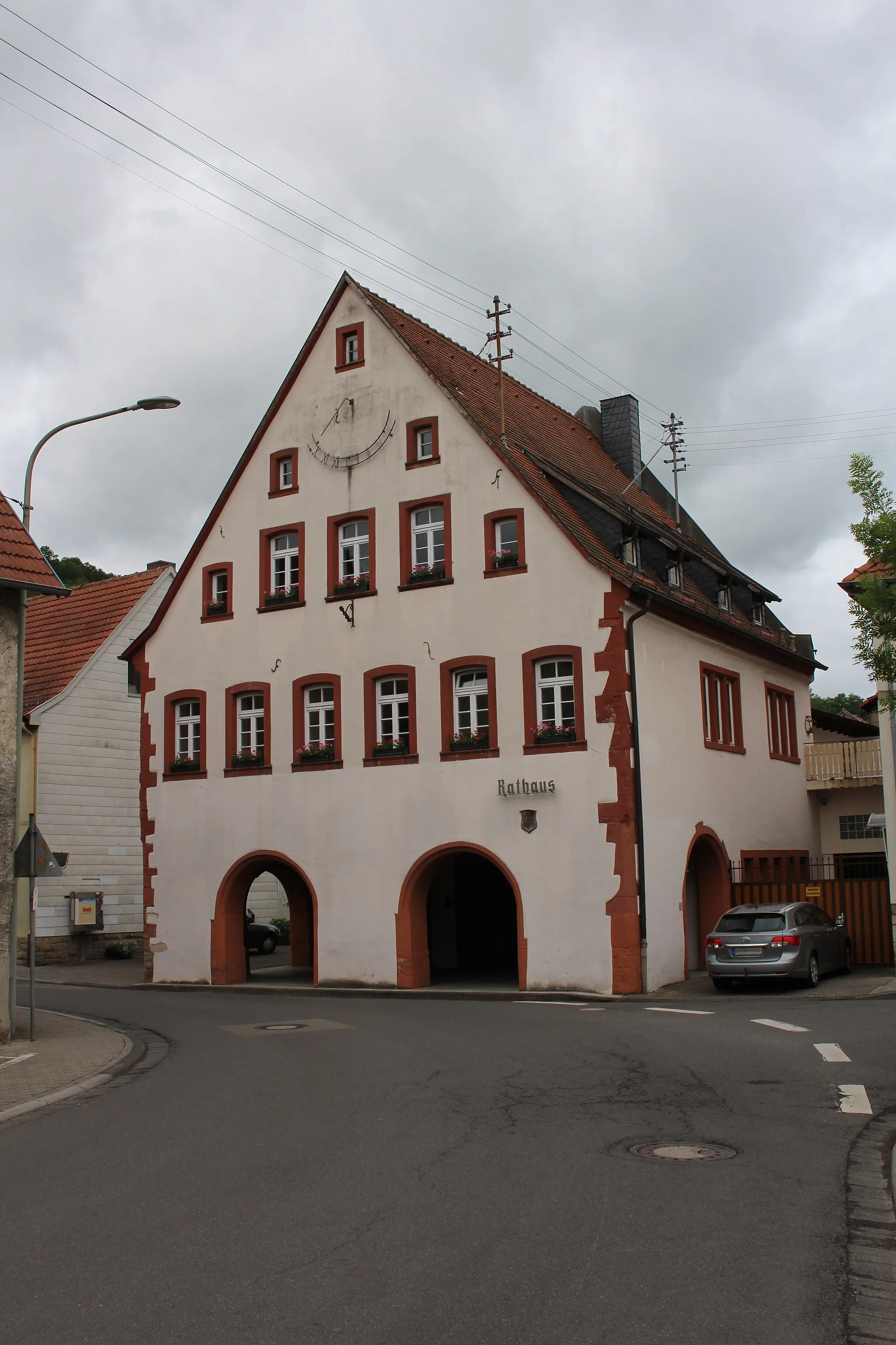 Photo showing: sandsteingegliederter Putzbau mit Arkadenhalle, um 1570; ortsbildprägend