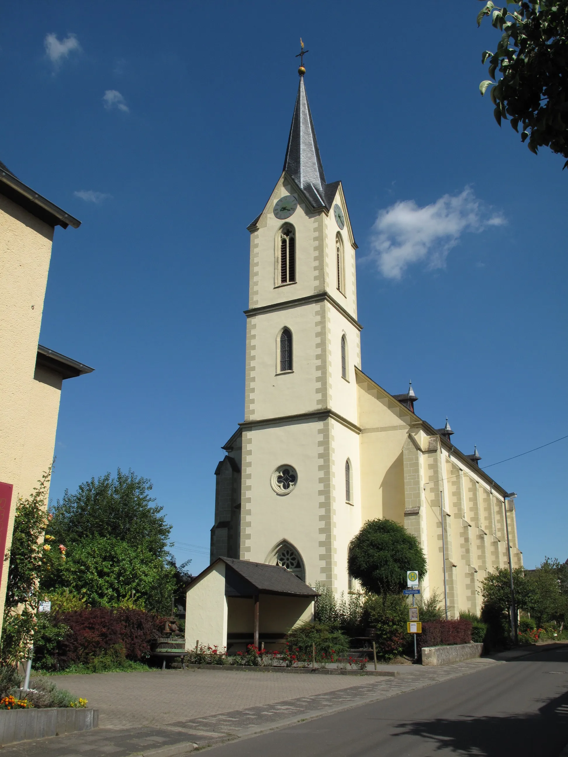Photo showing: Lösnich, church
