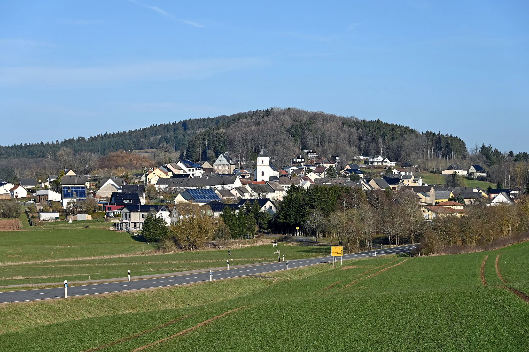 Photo showing: Kirchweiler von Westen