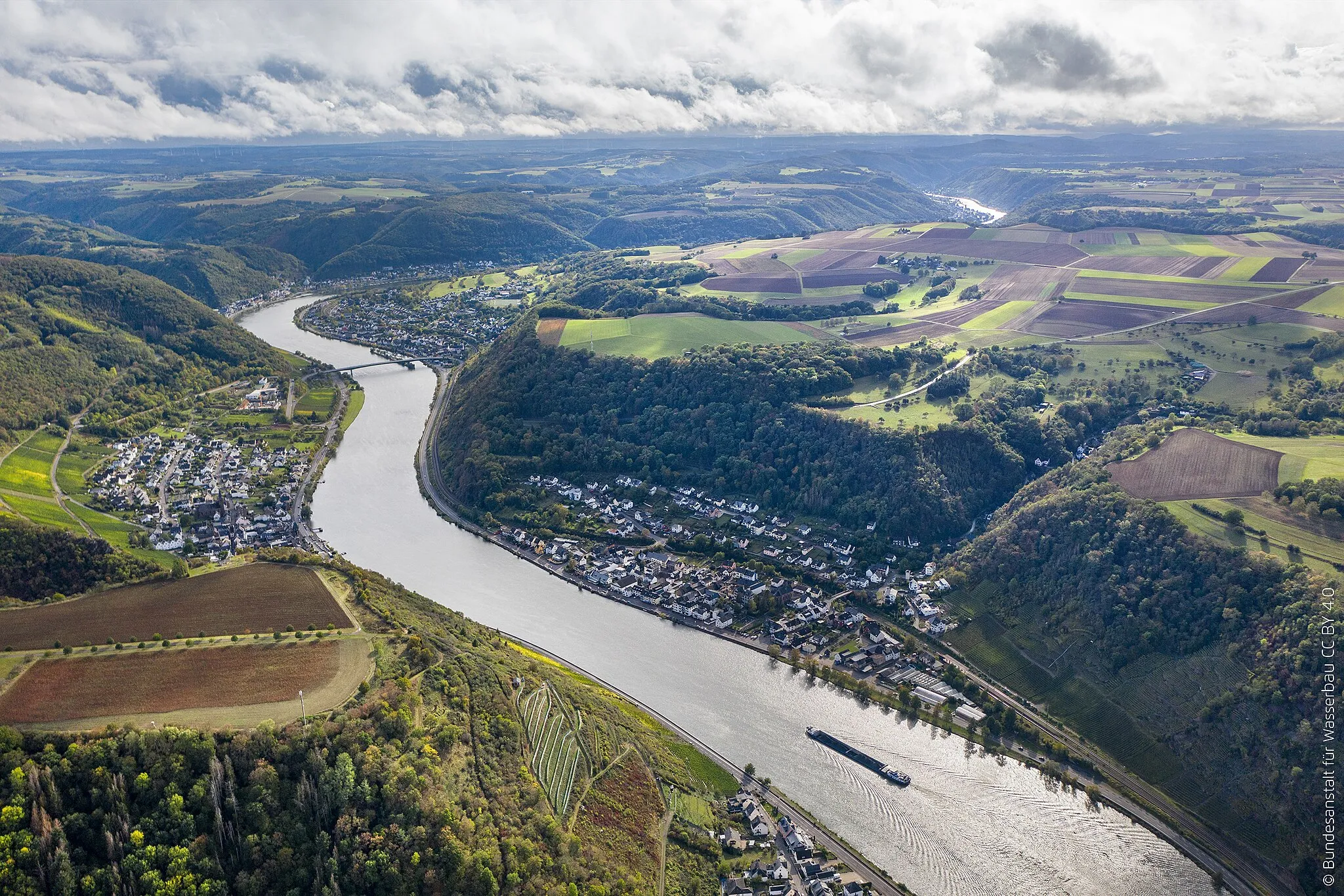 Photo showing: Mosel bei Oberfell und Kattenes