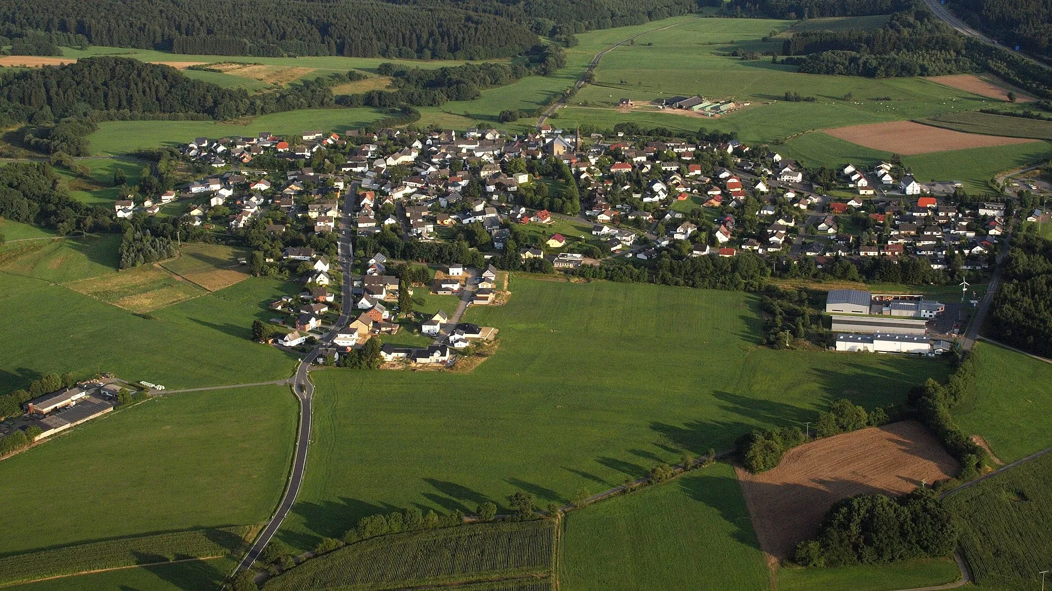 Photo showing: Darscheid (Eifel), Luftaufnahme (2015)