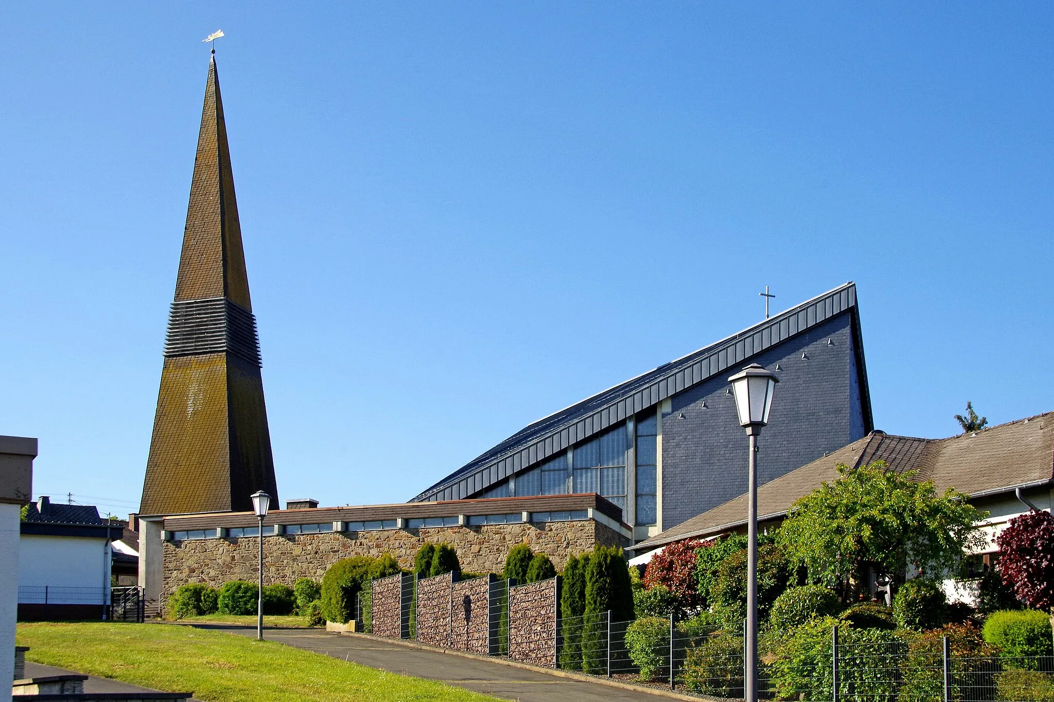 Photo showing: Heilig-Kreuz-Kirche (Darscheid) von Süden