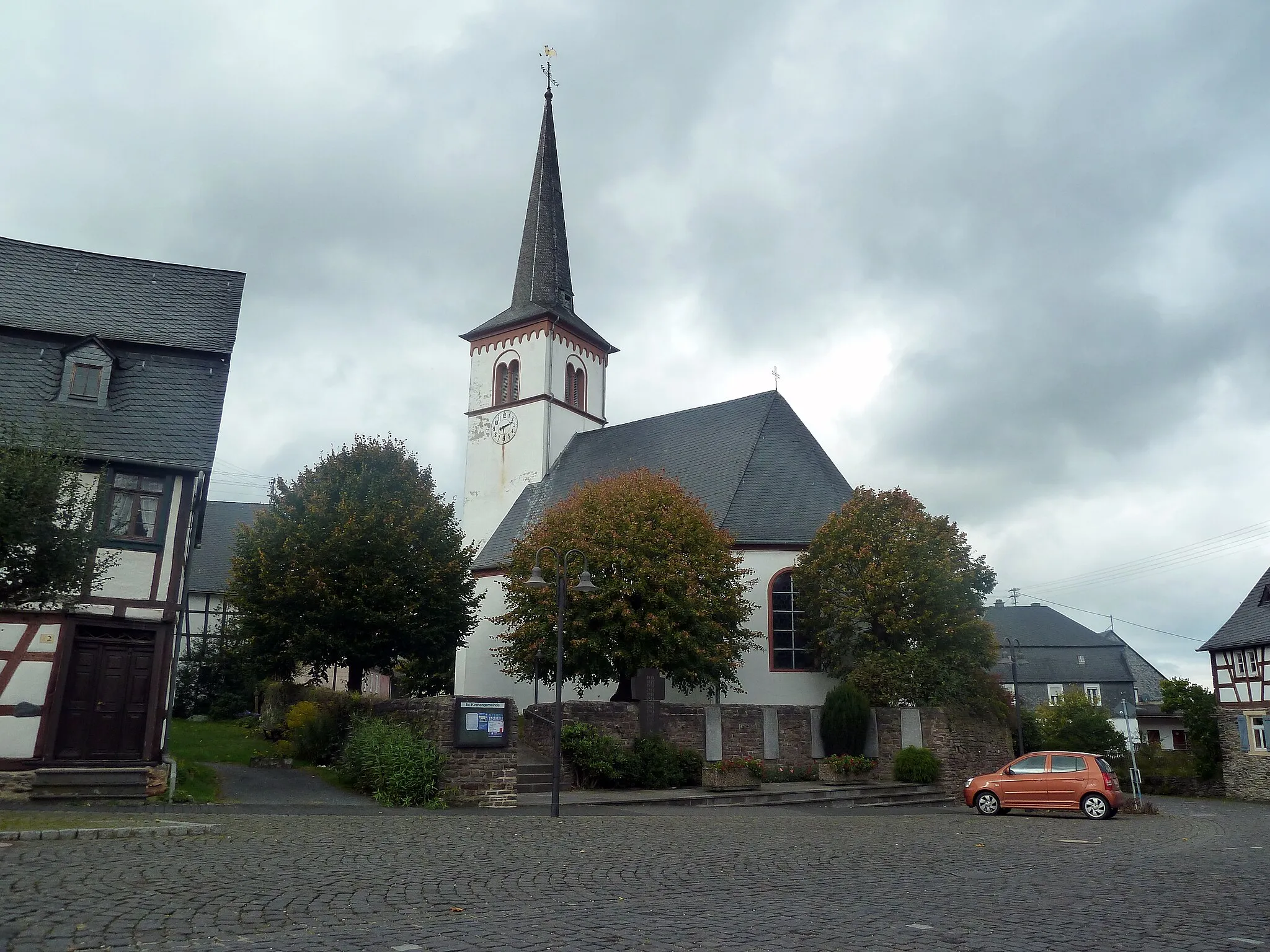 Photo showing: Ev. Kirche in Lötzbeuren  - hier stand früher die Laurentius-Kapelle