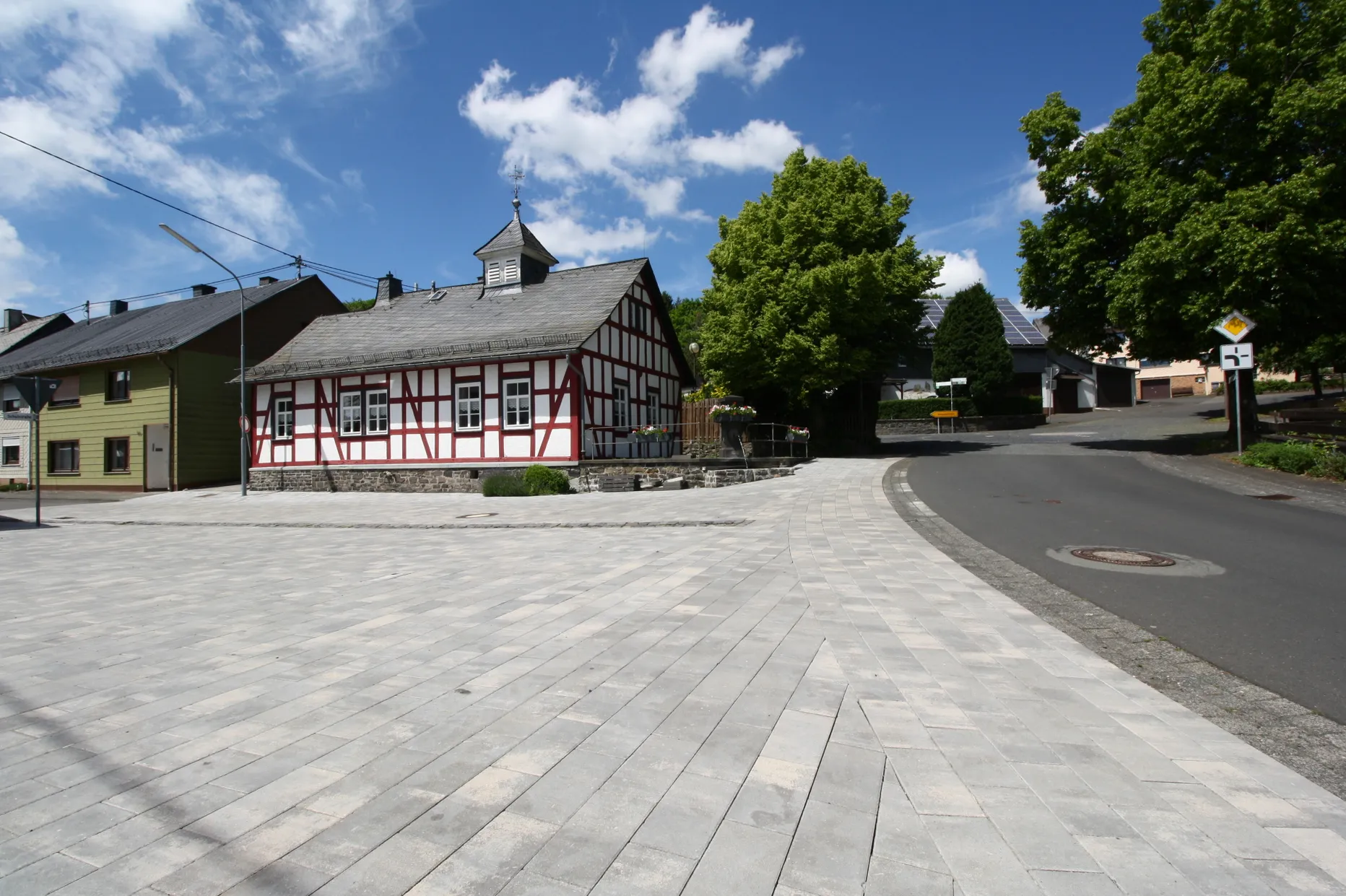 Photo showing: Homberg (Westerwald), Dorfgemeinschaftshaus (Alte Schule), Rheinland-Pfalz, Deutschland