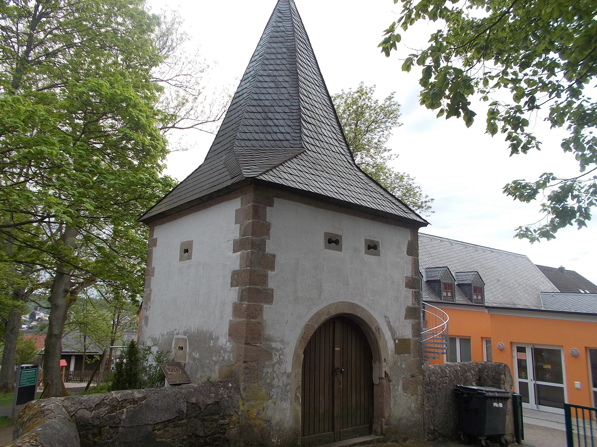 Photo showing: Laid out in the 16th century, only two towers survive: corpse gate: square gate tower, pyramid roof.