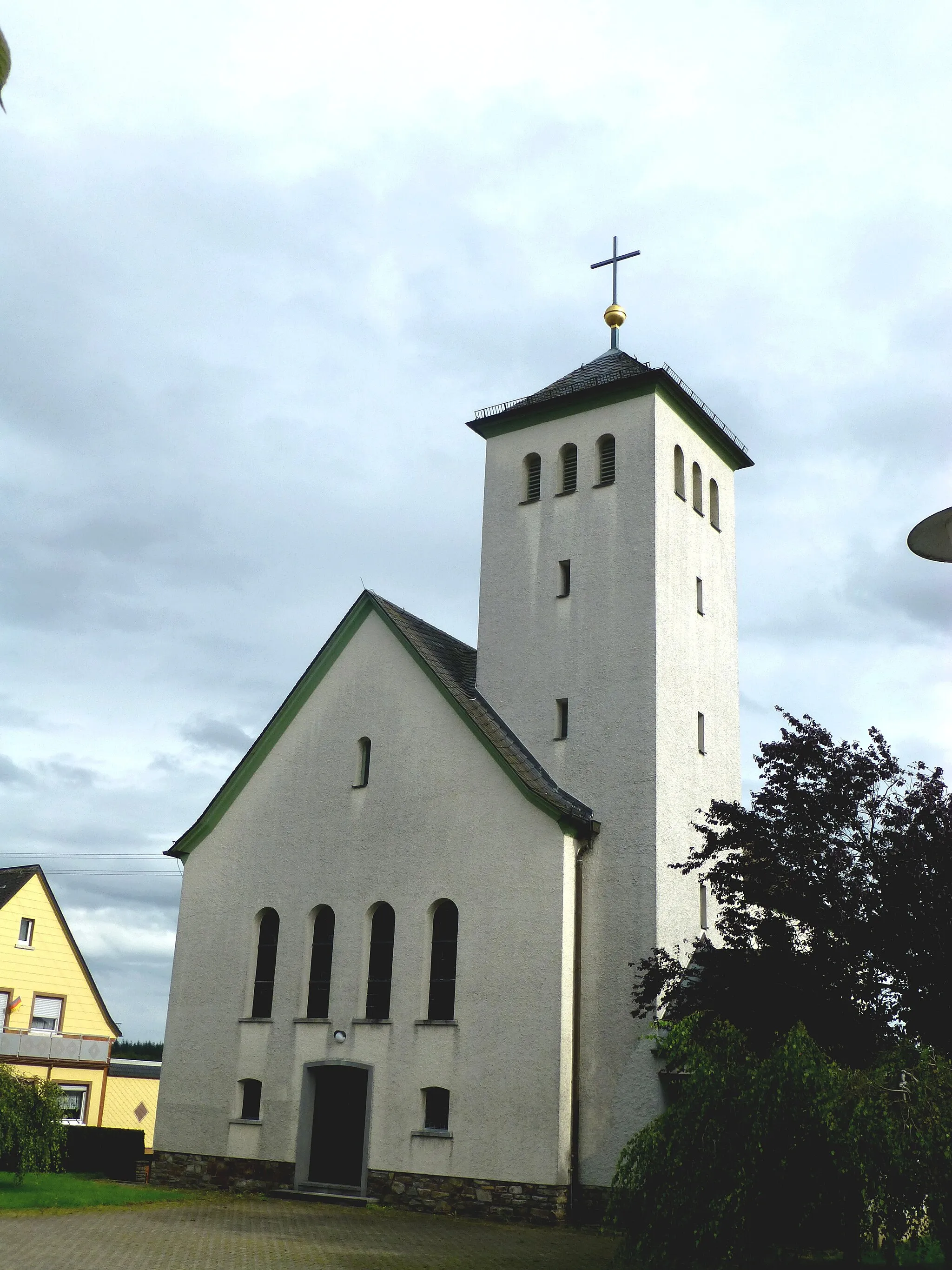 Photo showing: Stipshausen - Die heutige Katholische Kirche St. Maternus wurde 1954 erbaut