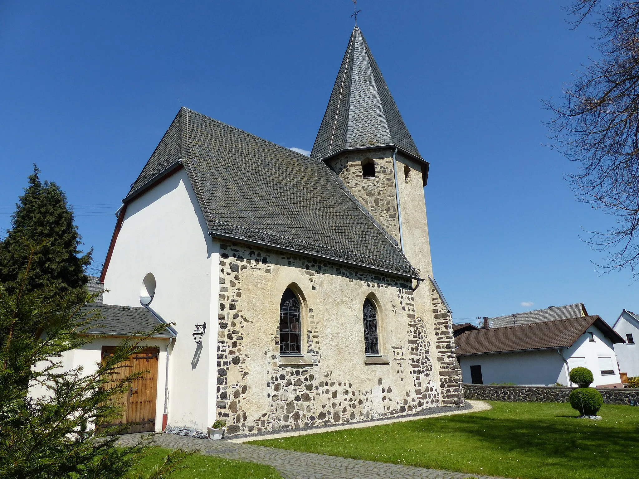 Photo showing: Pütschbacher Wehrkirche (Kapelle St. Antonius Abbas und Barbara) in Dreikirchen