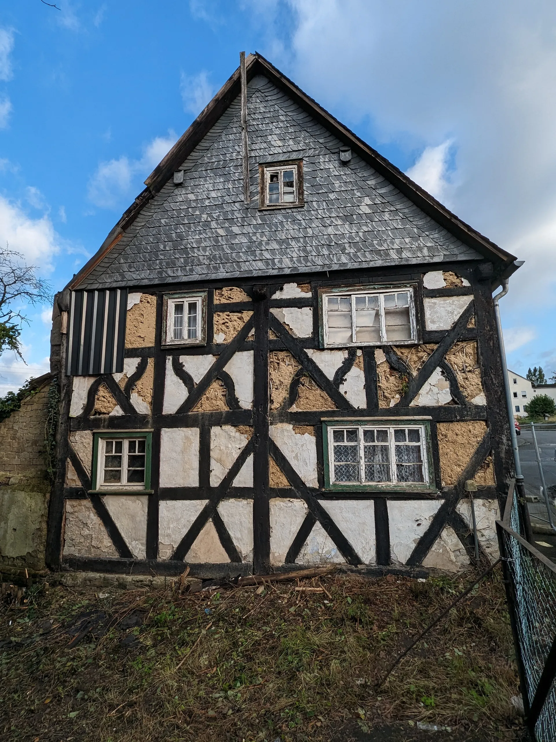 Photo showing: Sideview of House Hauptstrasse 51, Scheuerfeld, Germany