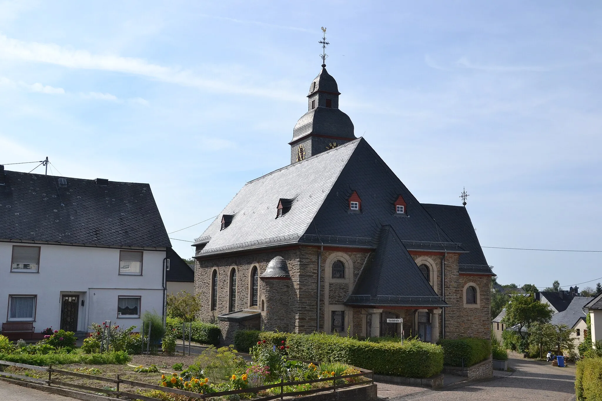 Photo showing: Dörth, Hauptstraße 7: Katholische Pfarrkirche St. Philippus und Jakobus