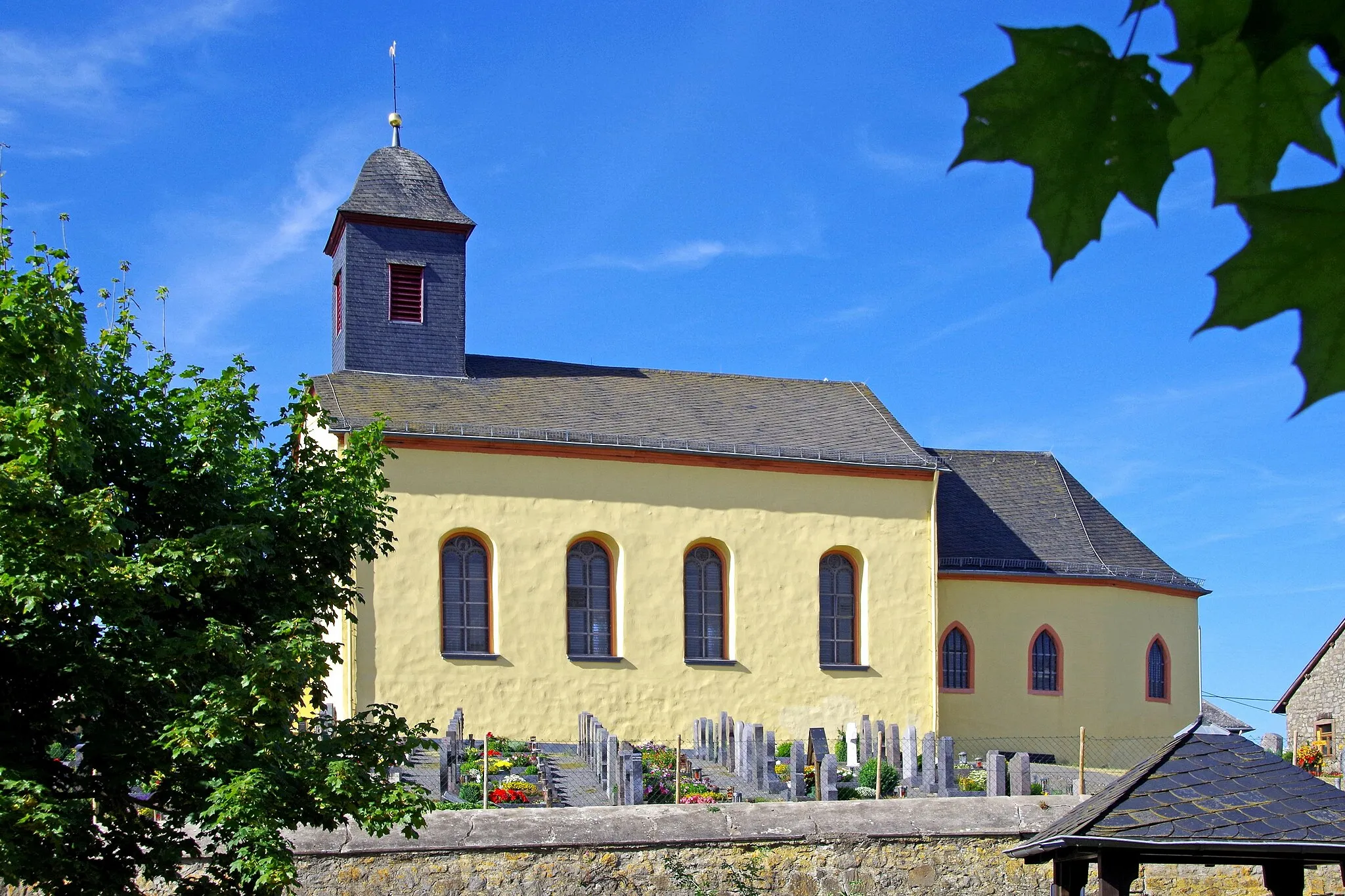 Photo showing: St. Chrysantius und Daria (Welcherath), Südseite