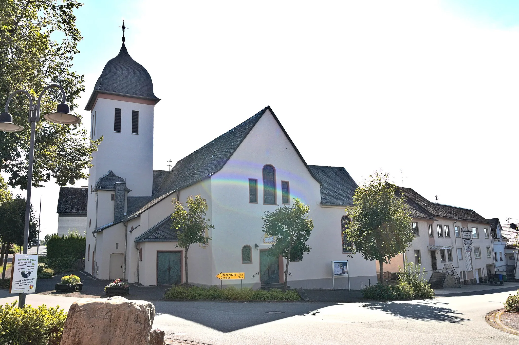 Photo showing: Cultural heritage monument: Catholic church Mariä Geburt from 1923. Seen from northwest Location: Kirchstraße/Hauptstraße, Marienhausen, Landkreis Neuwied, Germany