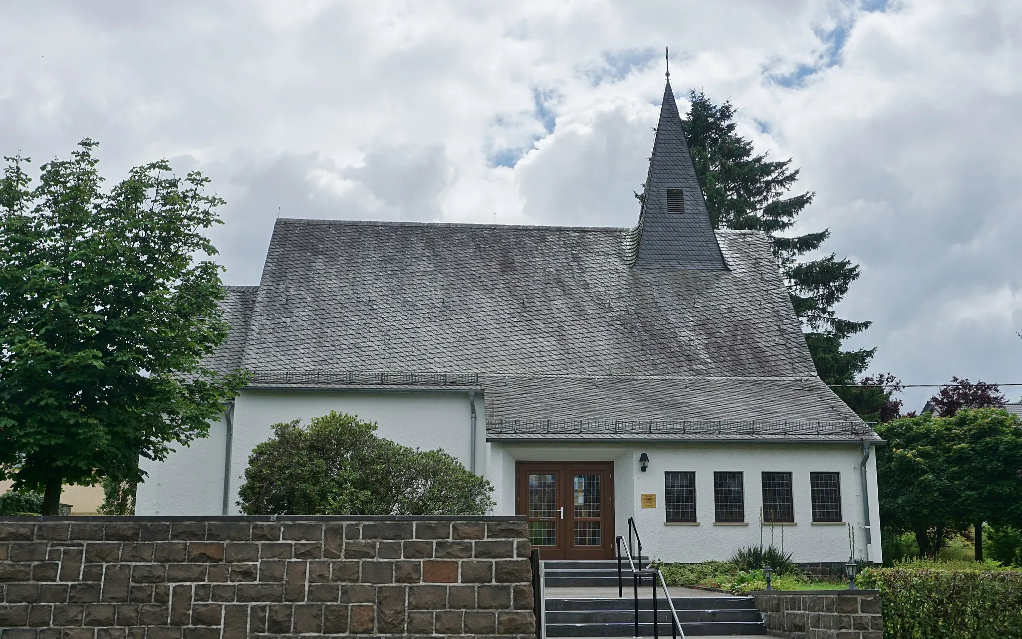 Photo showing: North side of the Evangelical Church Ruschberg.