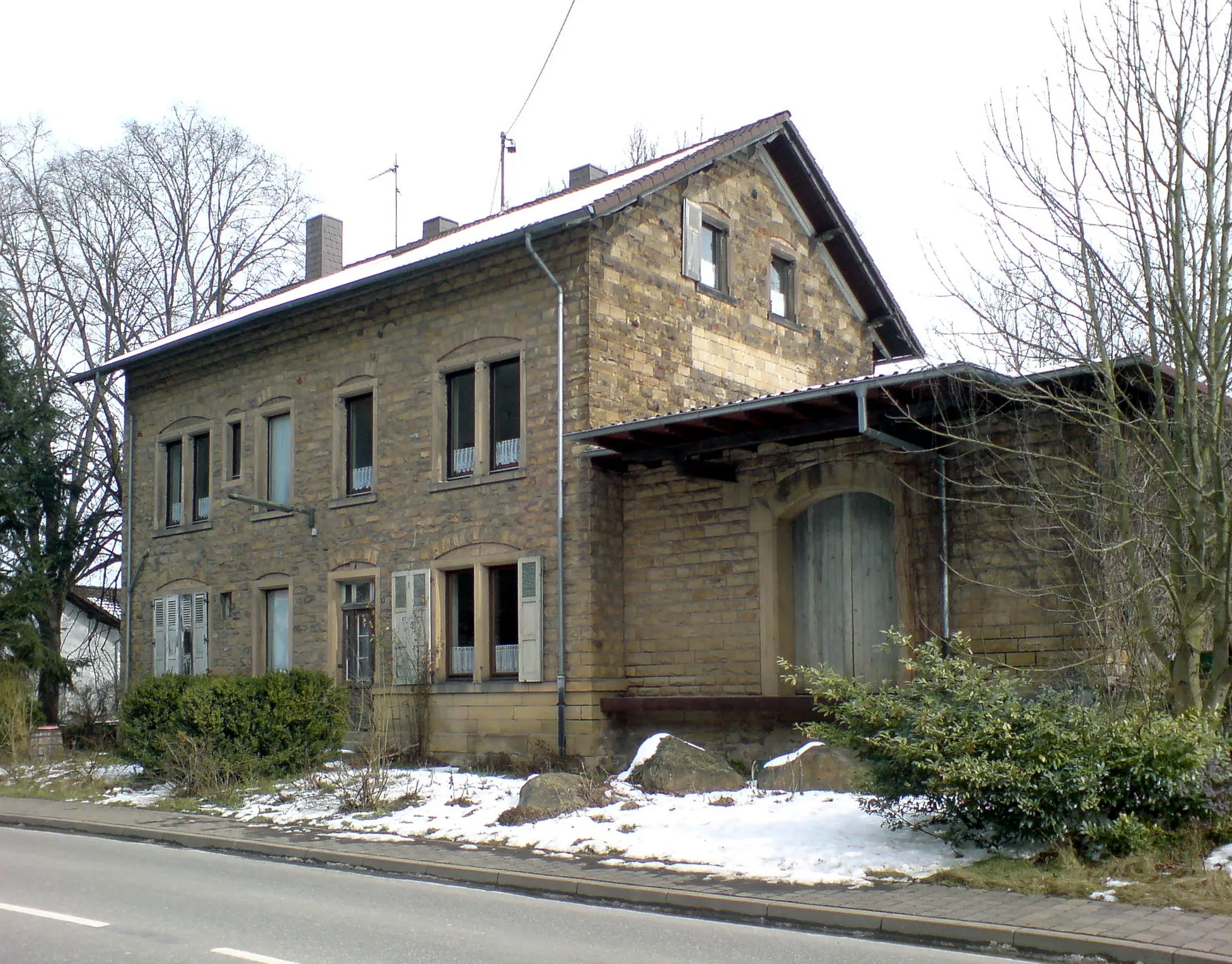 Photo showing: Der Bahnhof Wiesweiler an der Glantalbahn.