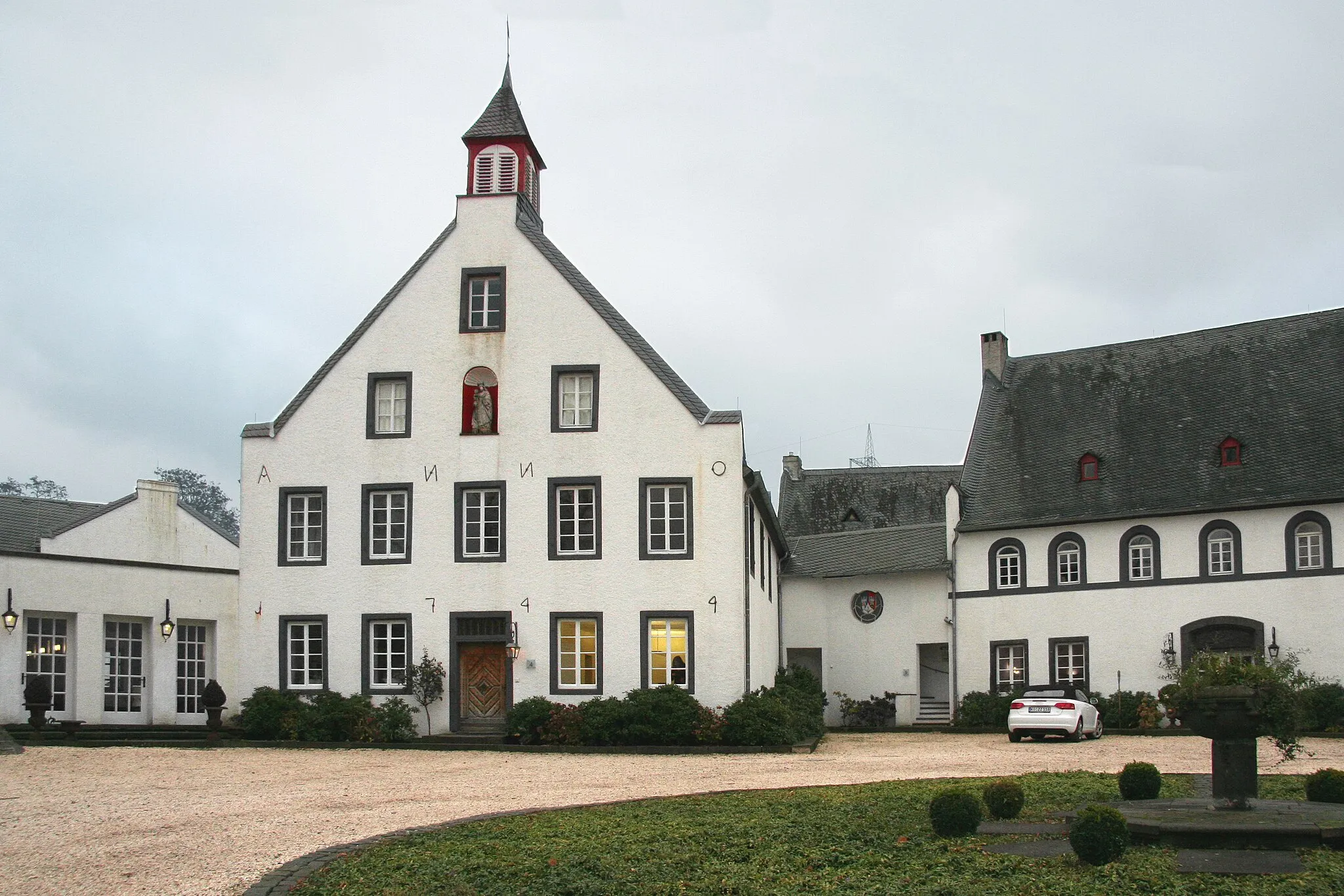 Photo showing: Hofgut Besselich, ehemaliges Franziskanerinnenkloster, Hauptgebäude