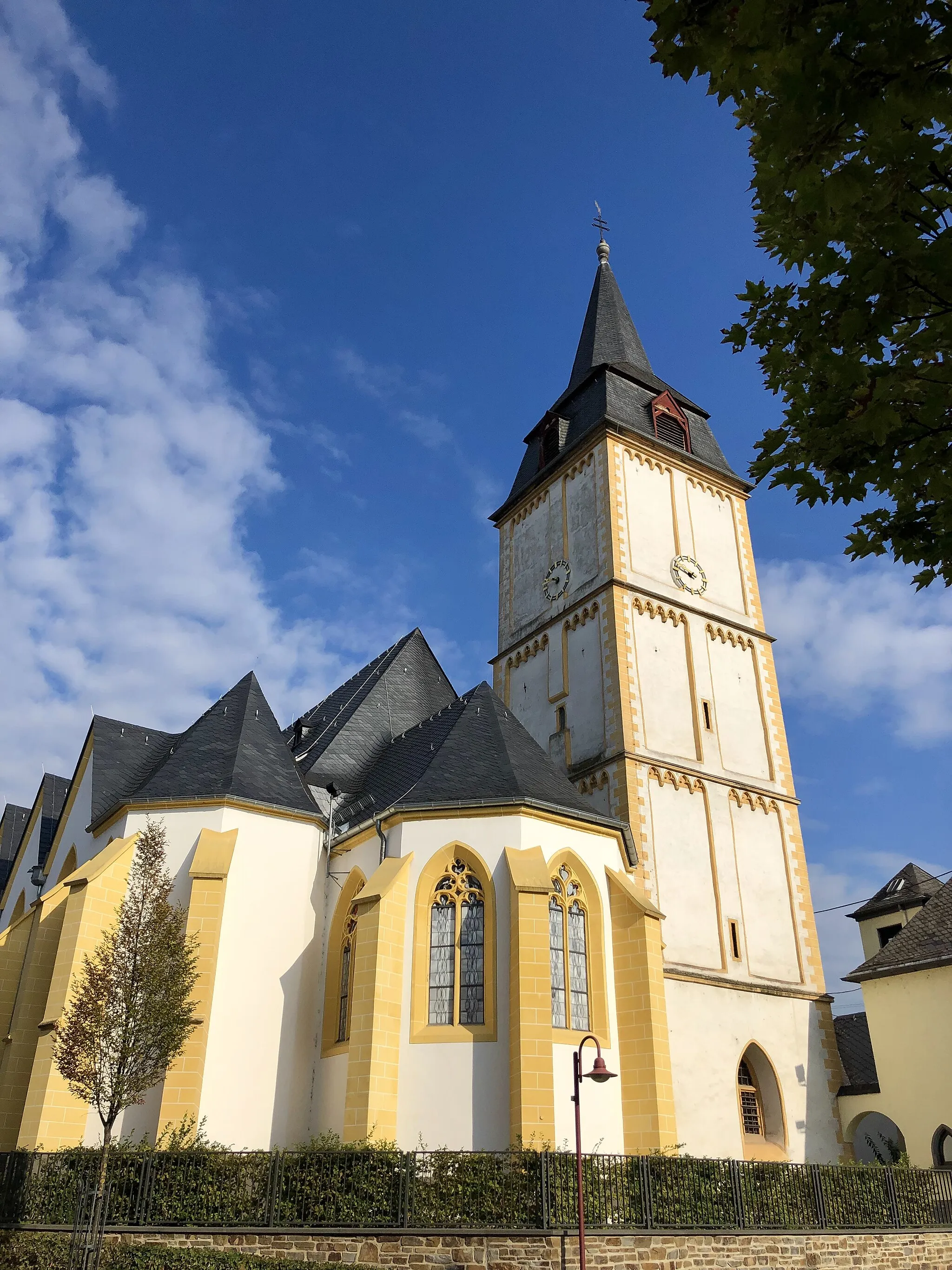 Photo showing: Katholische Pfarrkirche St. Bartholomäus in Kettig, Andernacher Straße, Baujahr um 1470