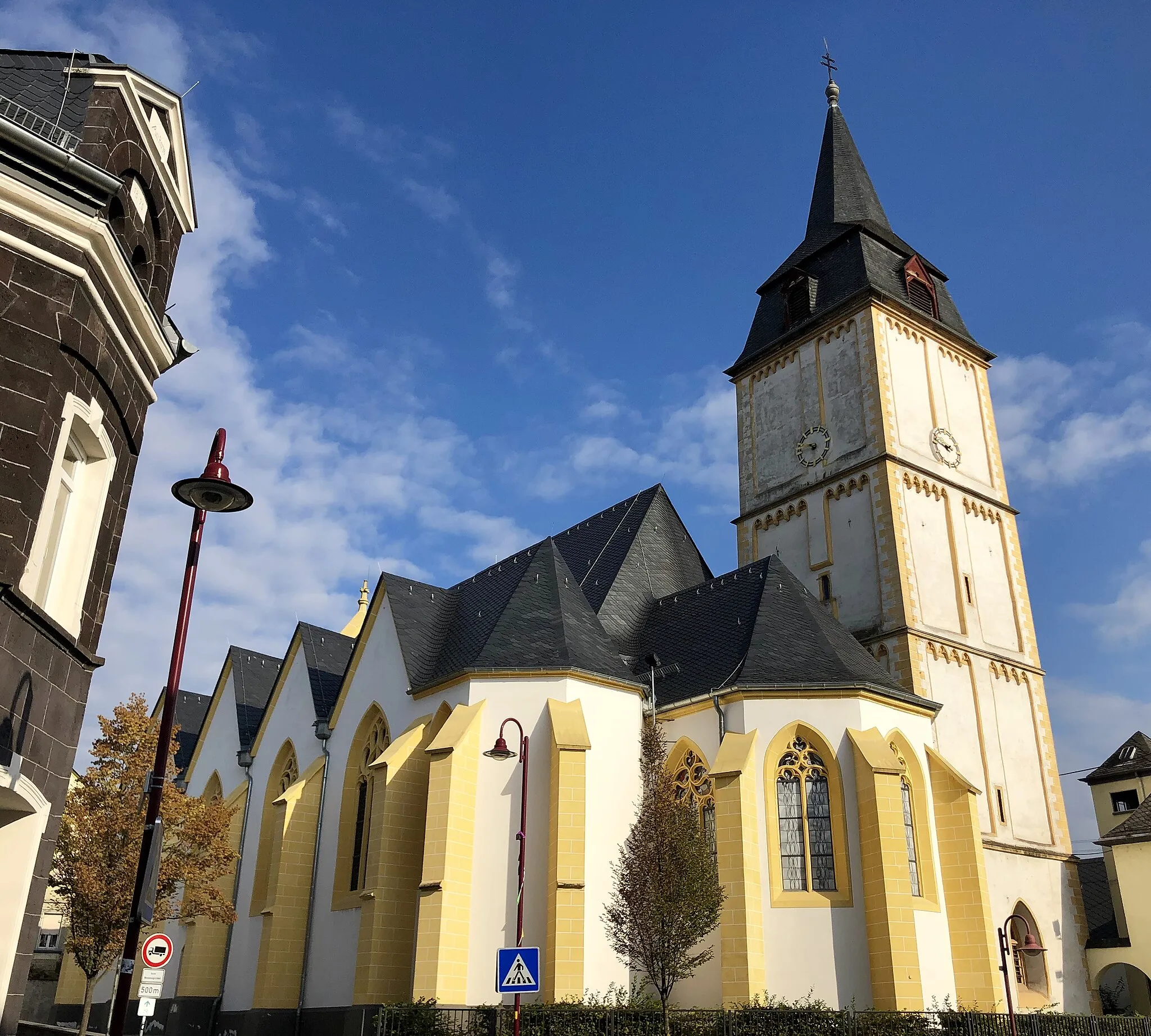 Photo showing: Katholische Pfarrkirche St. Bartholomäus in Kettig, Andernacher Straße, Baujahr um 1470