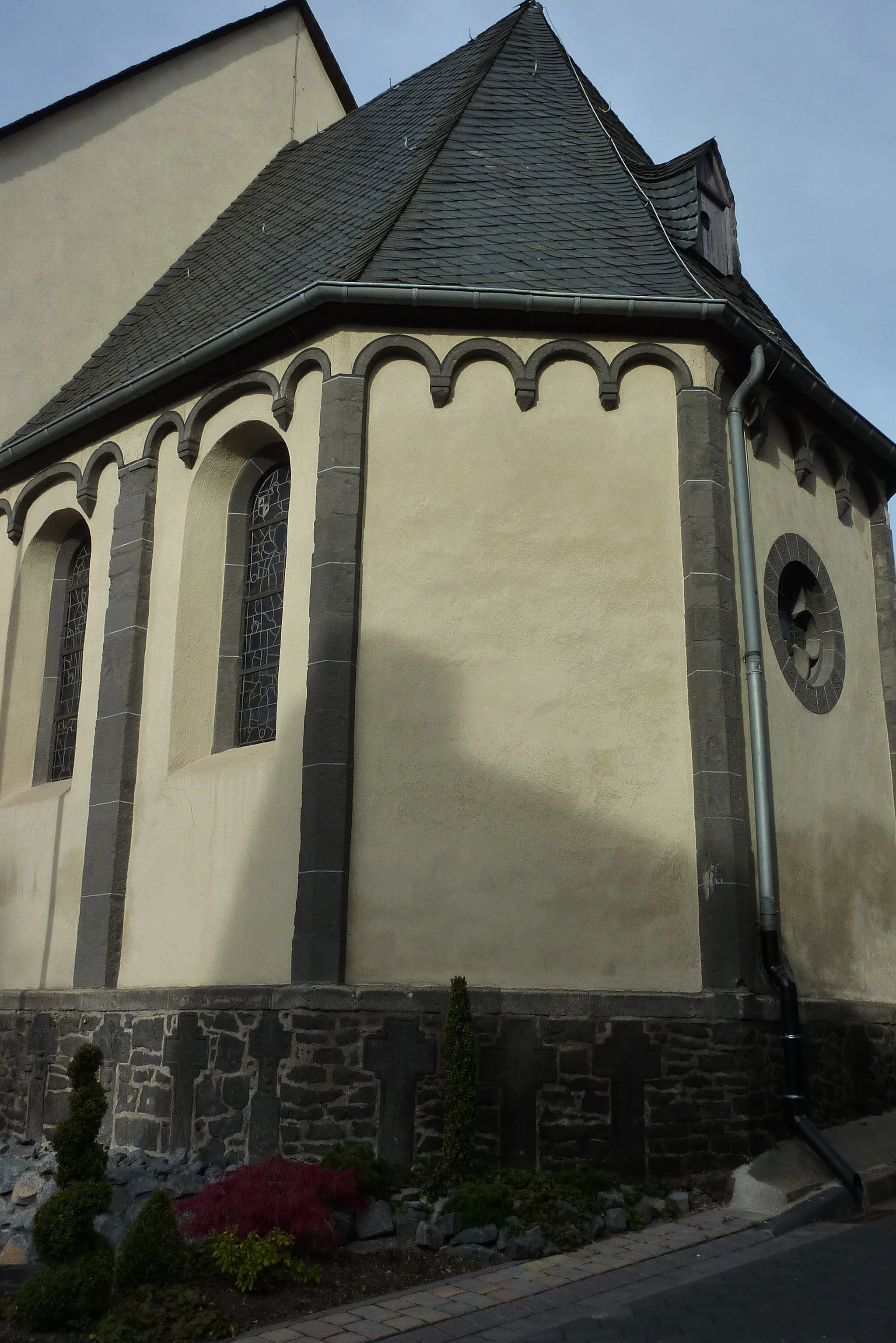 Photo showing: katholische Pfarrkirche St. Hubertus in Rieden, Chor von außen