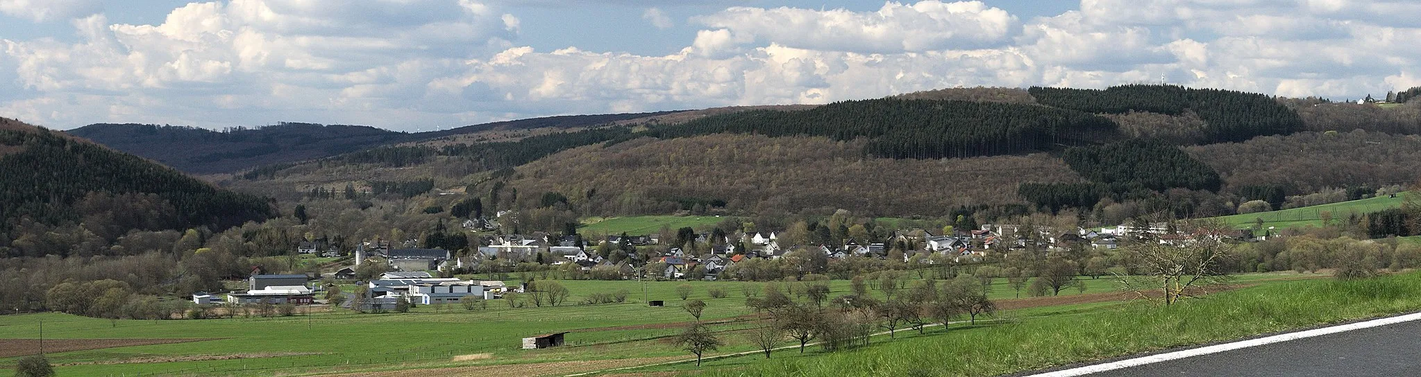 Photo showing: Panorama view of Unnau-Korb, Westerwald, Germany. Taken from Erbacher Straße south of Unnau village