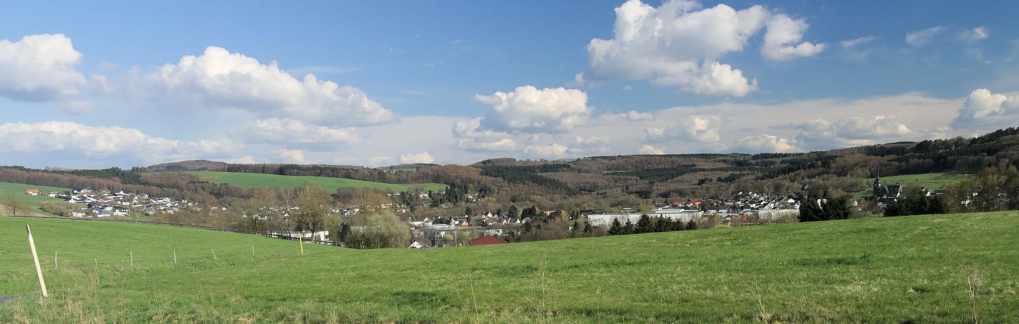 Photo showing: Panorama of village Nistertal (center and right) and parts of Hirtscheid (left) in Westerwald, Germany
