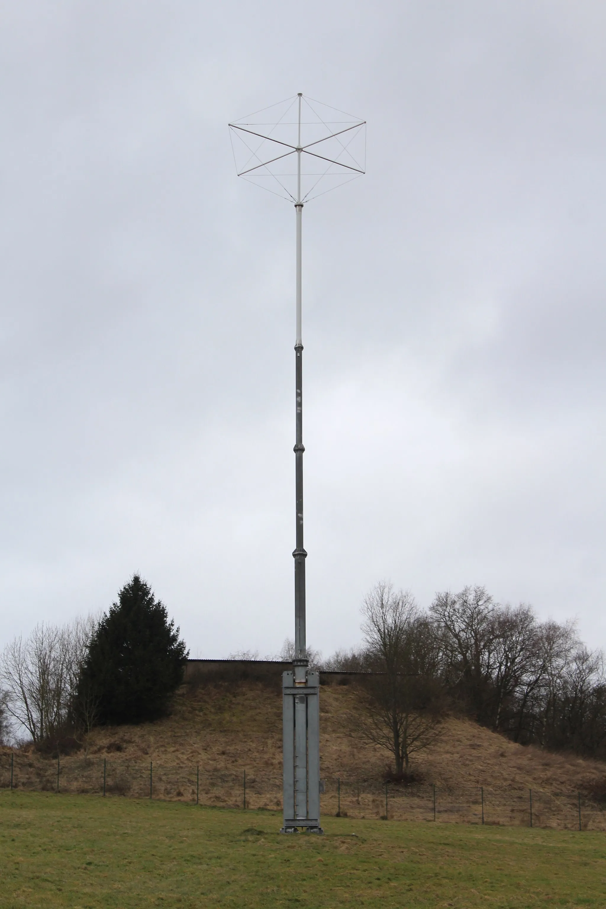 Photo showing: DGPS-Sendeturm Koblenz Camera location 50° 20′ 01.12″ N, 7° 38′ 22.32″ E View this and other nearby images on: OpenStreetMap 50.333645;    7.639532